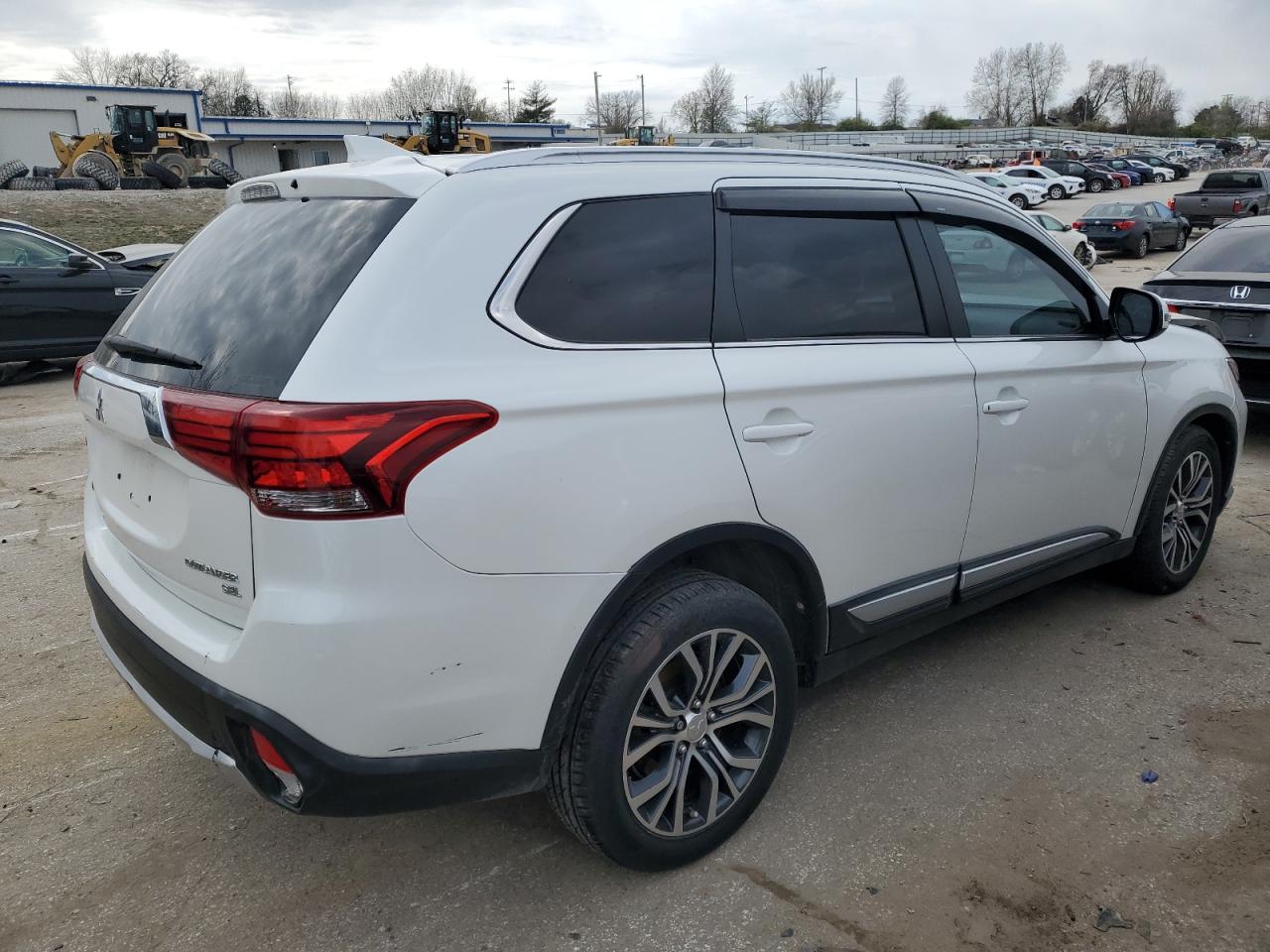 Photo 2 VIN: JA4AZ3A33HZ059582 - MITSUBISHI OUTLANDER 