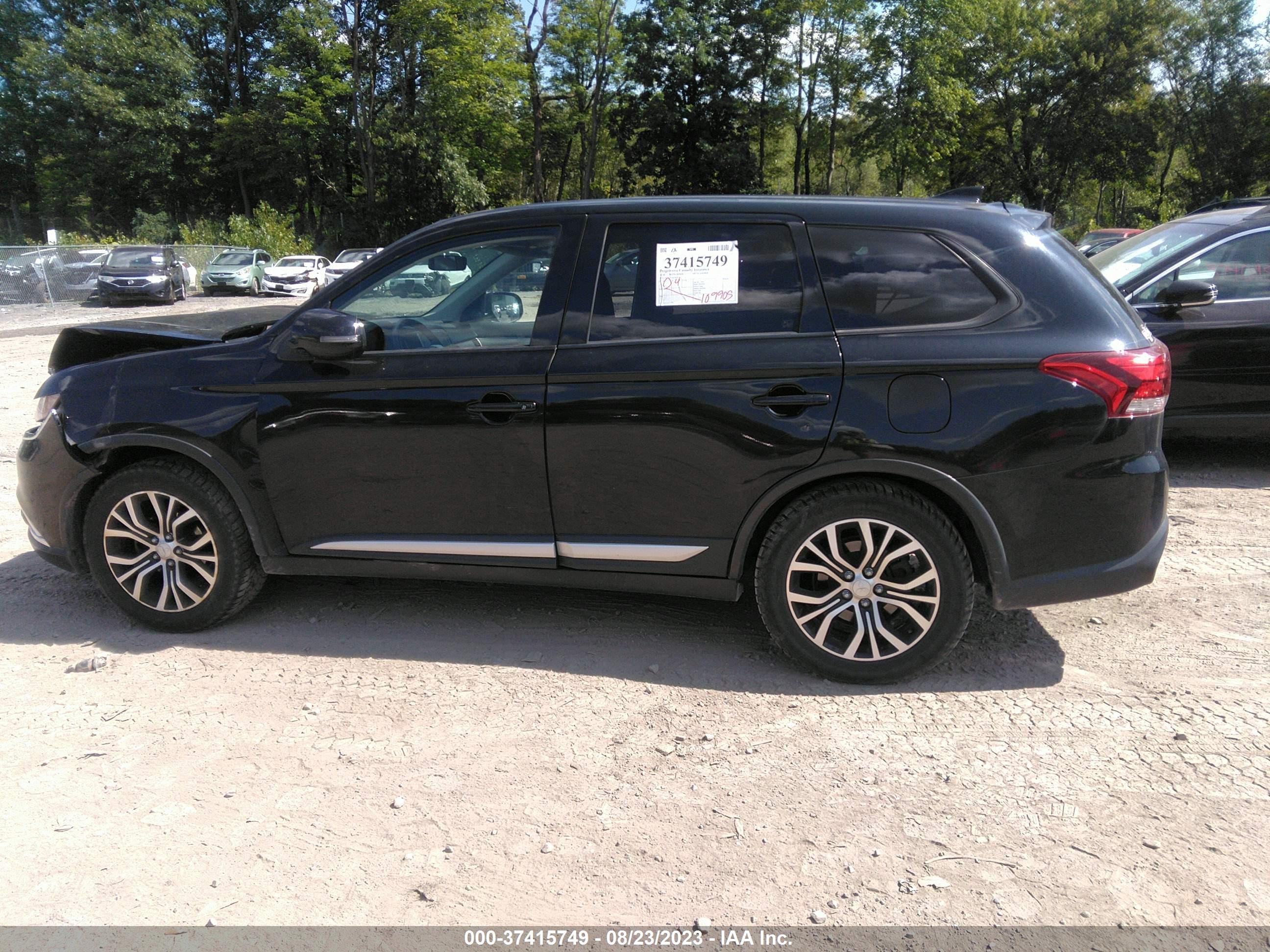 Photo 13 VIN: JA4AZ3A33JJ001105 - MITSUBISHI OUTLANDER 