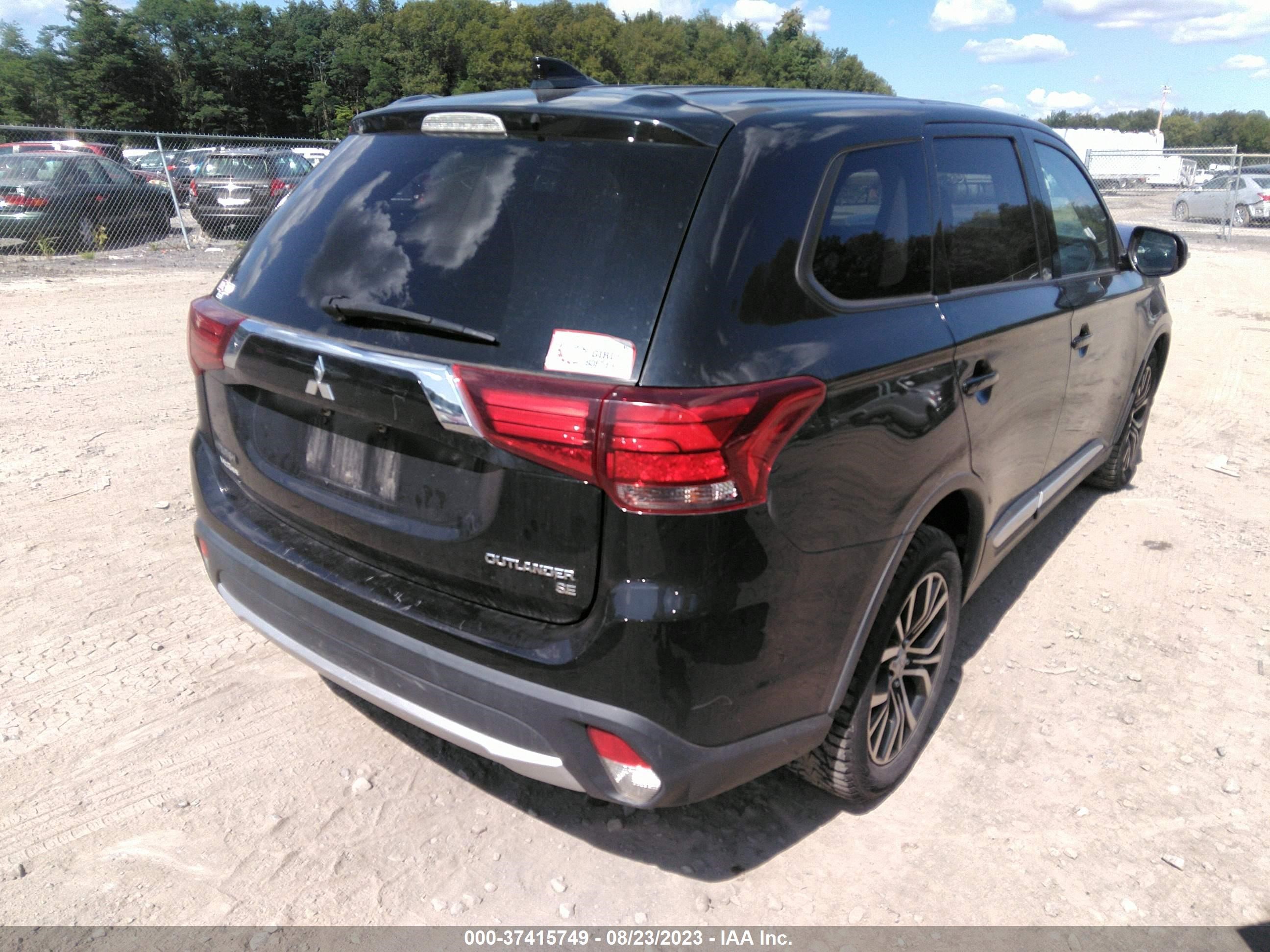 Photo 3 VIN: JA4AZ3A33JJ001105 - MITSUBISHI OUTLANDER 