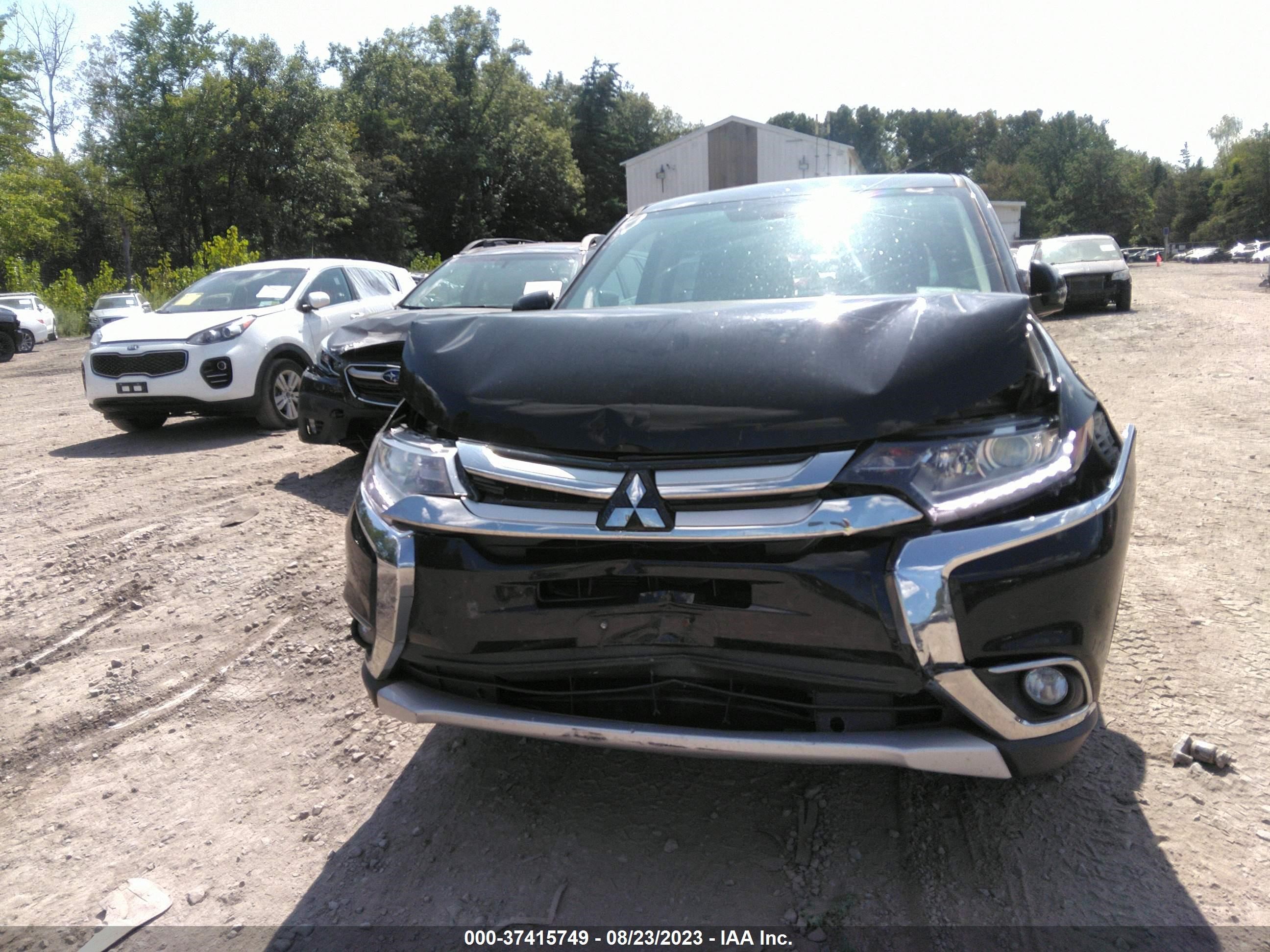 Photo 5 VIN: JA4AZ3A33JJ001105 - MITSUBISHI OUTLANDER 