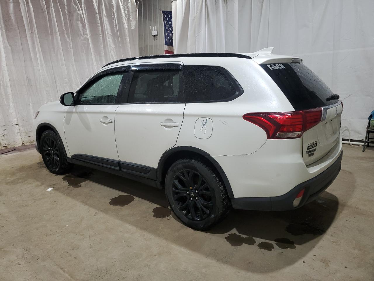 Photo 1 VIN: JA4AZ3A33JZ025695 - MITSUBISHI OUTLANDER 