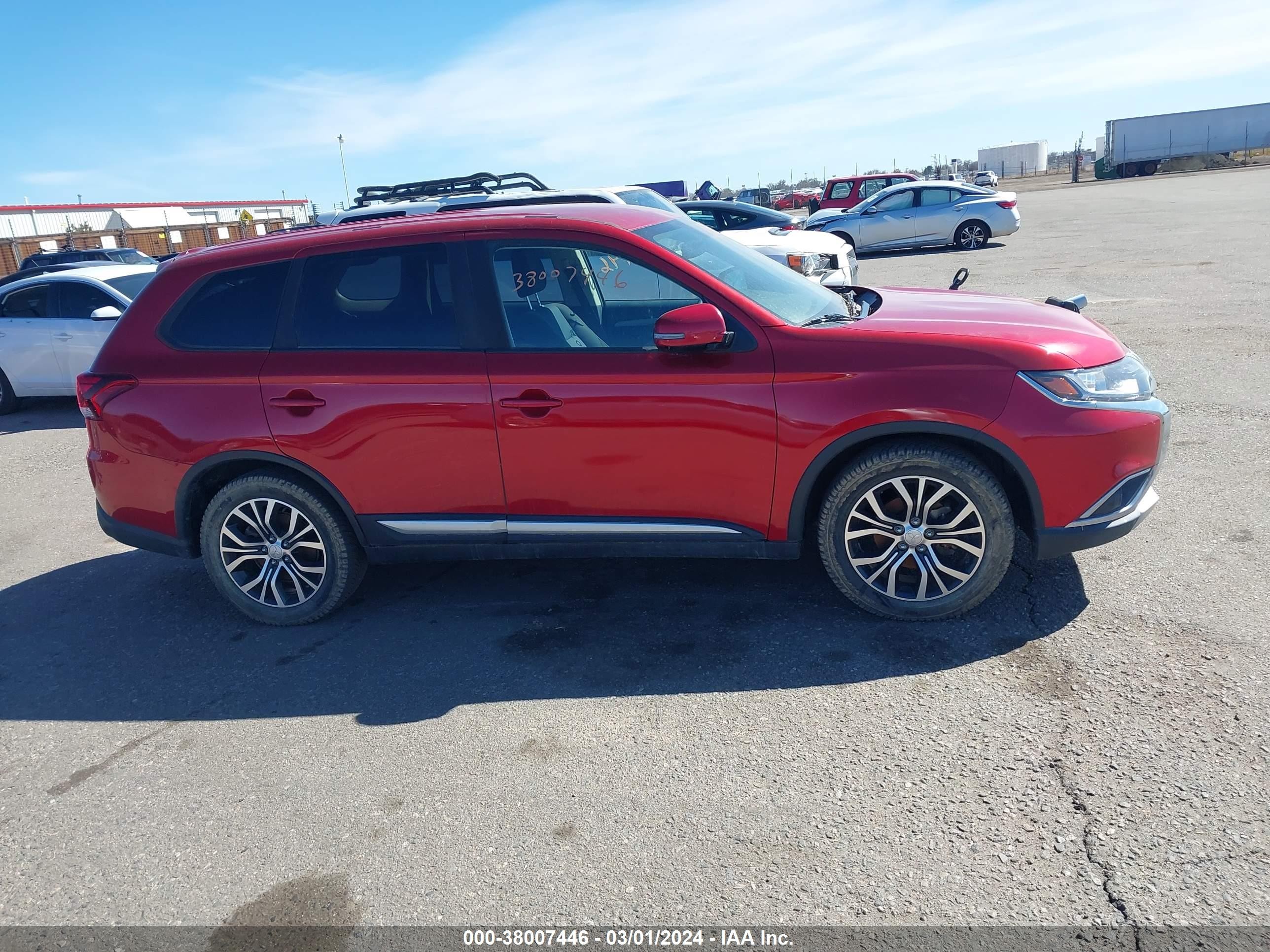 Photo 11 VIN: JA4AZ3A33JZ038687 - MITSUBISHI OUTLANDER 