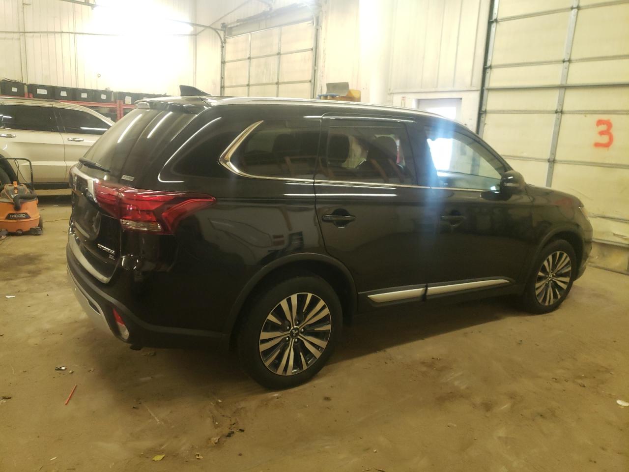 Photo 2 VIN: JA4AZ3A33KZ007487 - MITSUBISHI OUTLANDER 