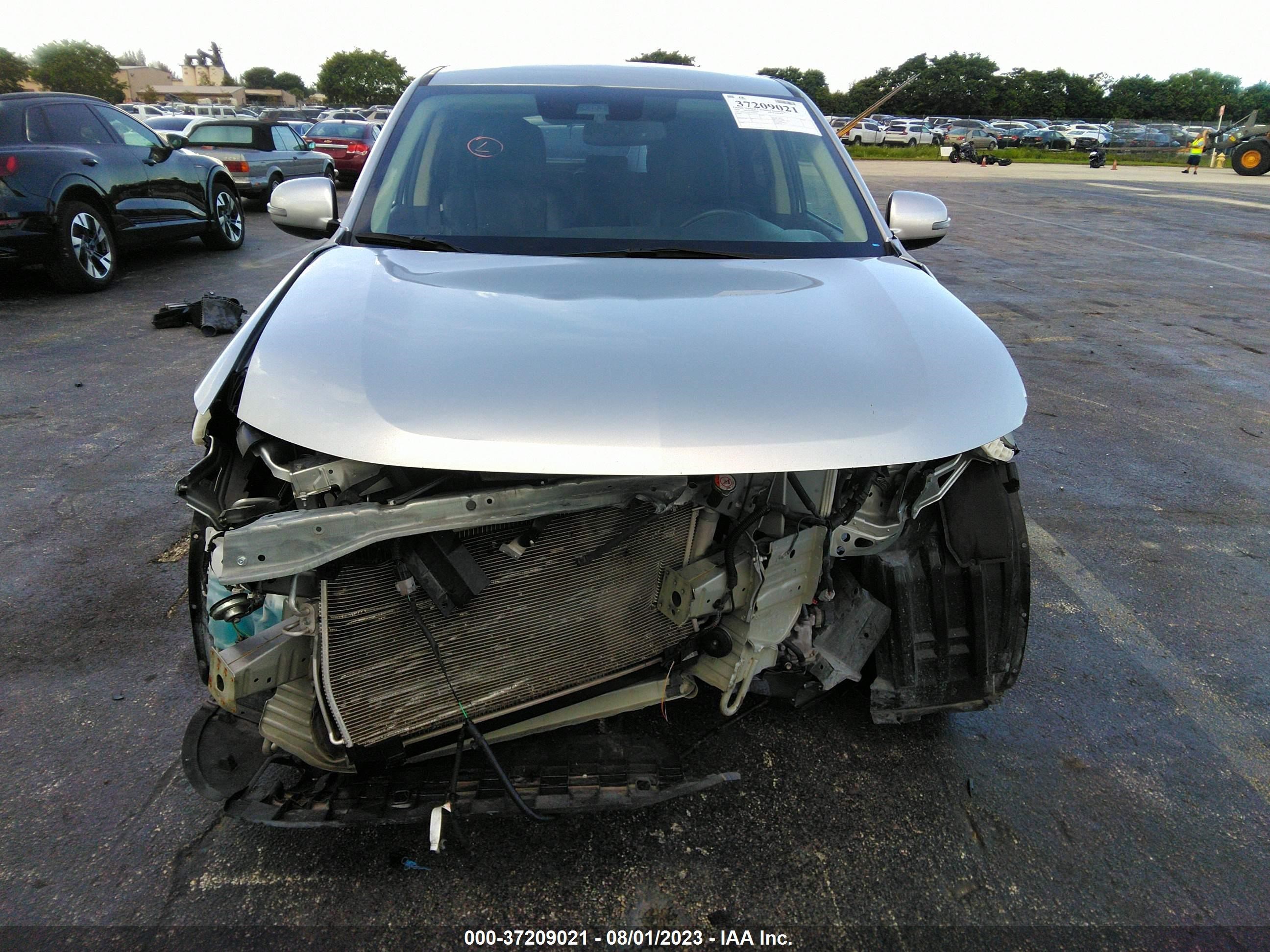 Photo 11 VIN: JA4AZ3A33LZ044265 - MITSUBISHI OUTLANDER 