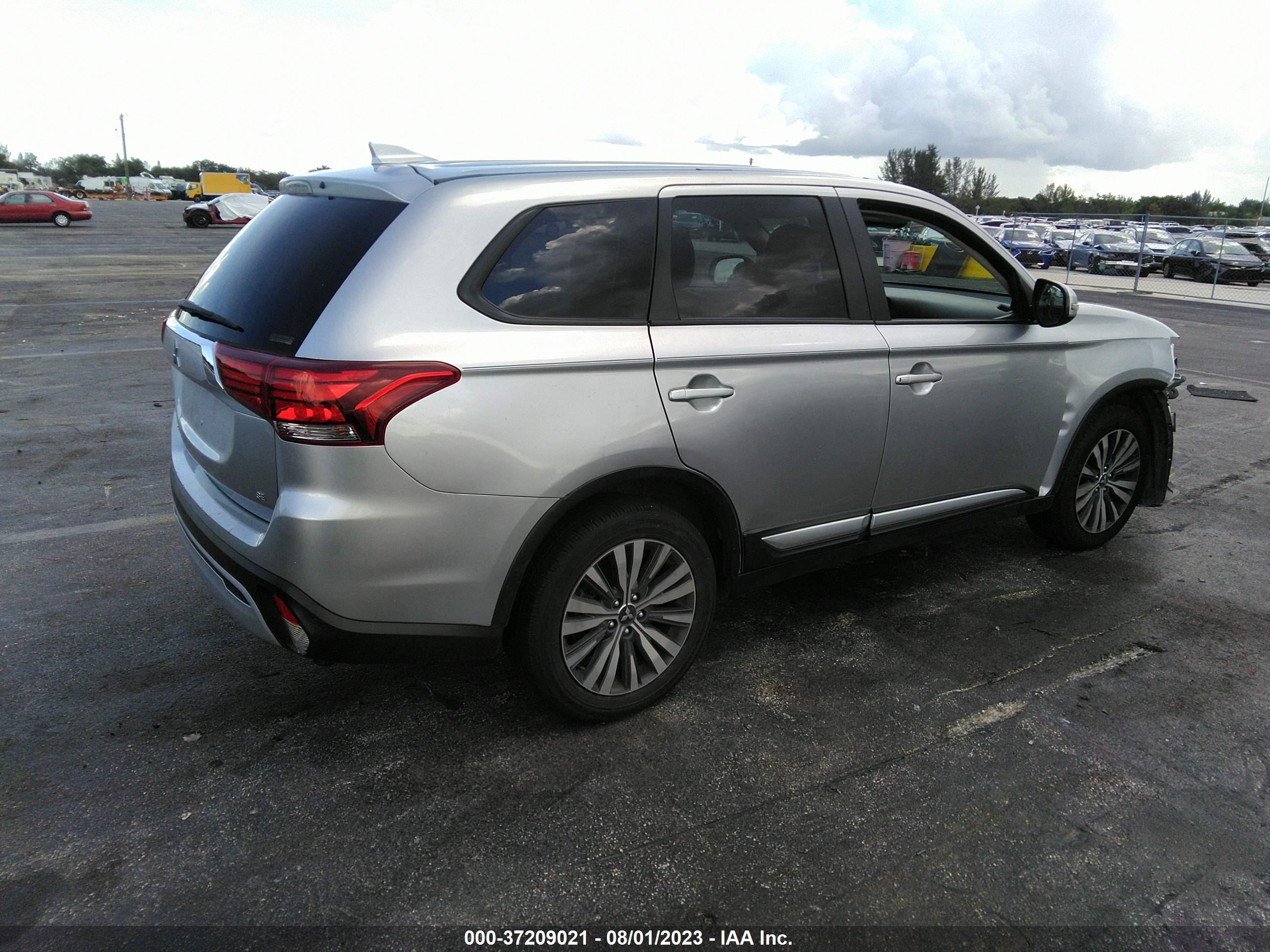 Photo 3 VIN: JA4AZ3A33LZ044265 - MITSUBISHI OUTLANDER 