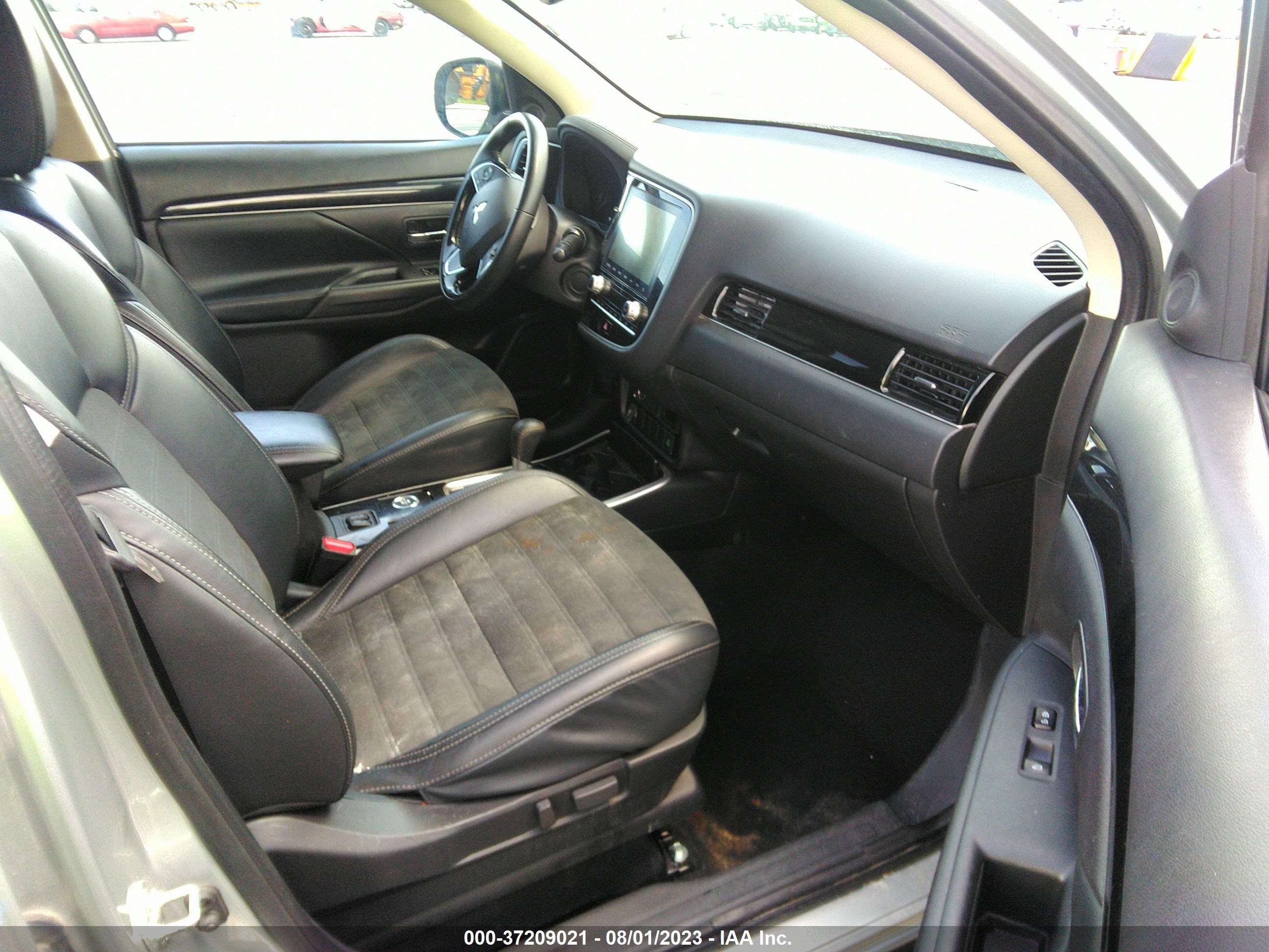 Photo 4 VIN: JA4AZ3A33LZ044265 - MITSUBISHI OUTLANDER 