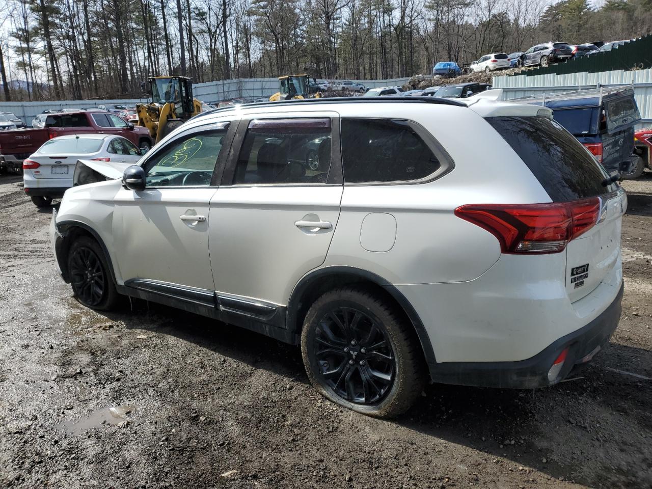 Photo 1 VIN: JA4AZ3A34JZ067096 - MITSUBISHI OUTLANDER 