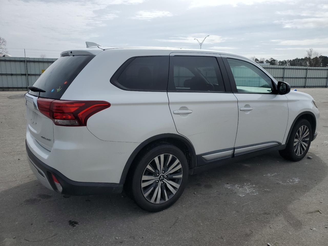 Photo 2 VIN: JA4AZ3A34KZ056133 - MITSUBISHI OUTLANDER 