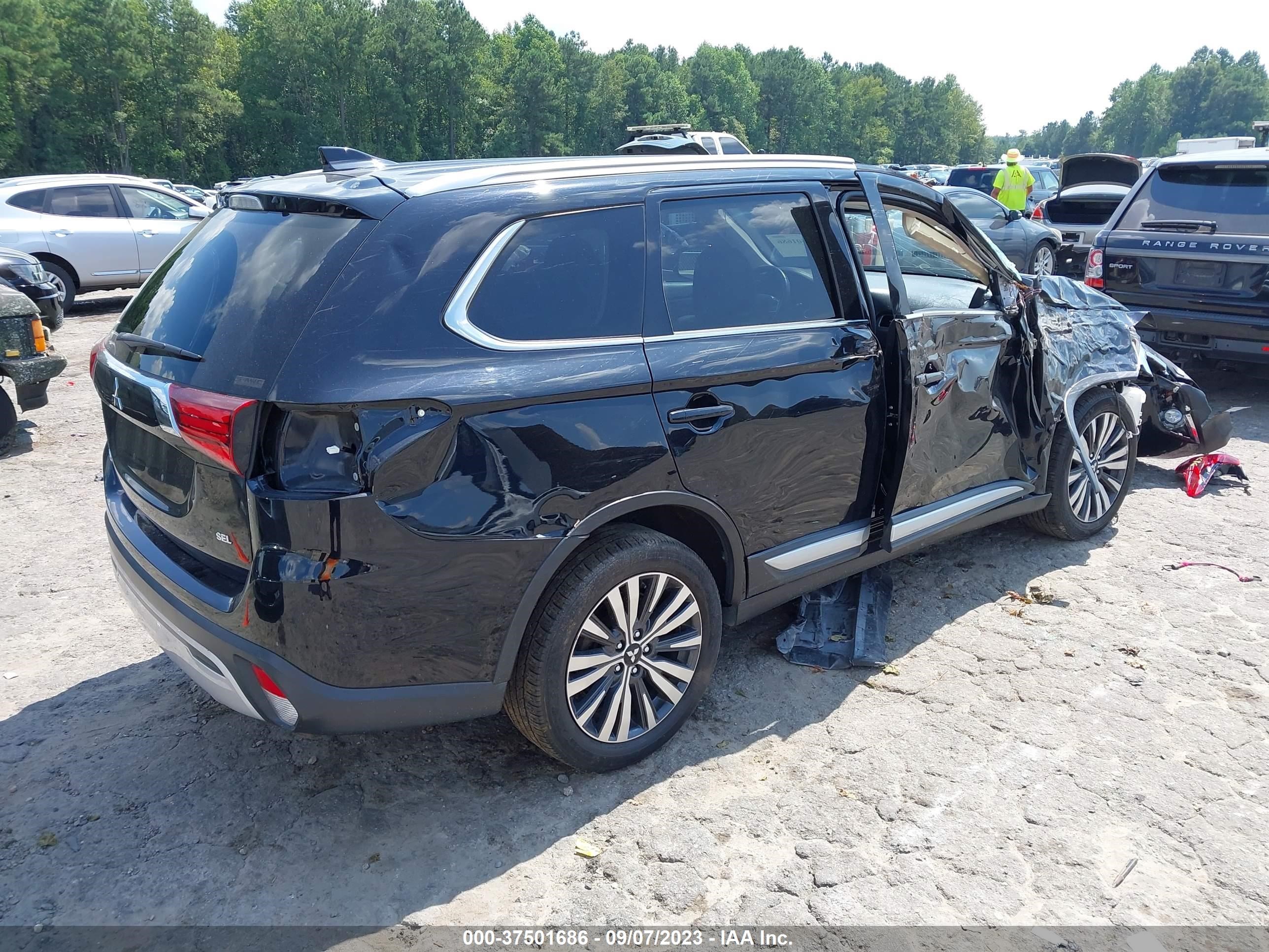 Photo 3 VIN: JA4AZ3A34LZ033694 - MITSUBISHI OUTLANDER 