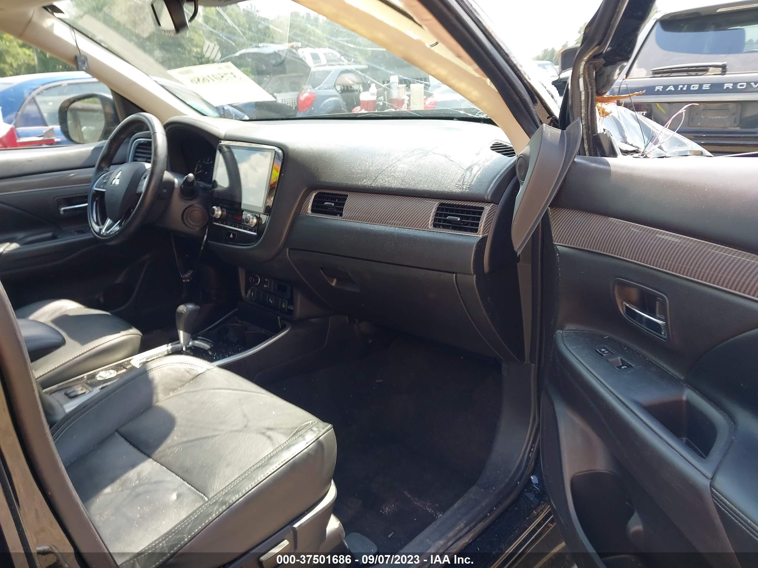 Photo 4 VIN: JA4AZ3A34LZ033694 - MITSUBISHI OUTLANDER 