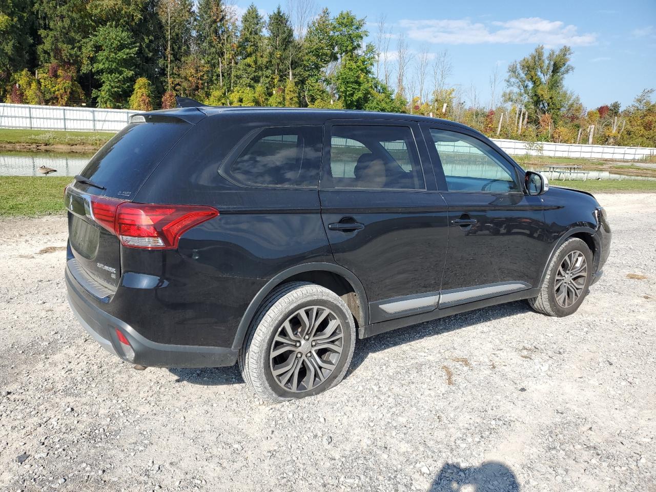 Photo 2 VIN: JA4AZ3A35HZ024770 - MITSUBISHI OUTLANDER 