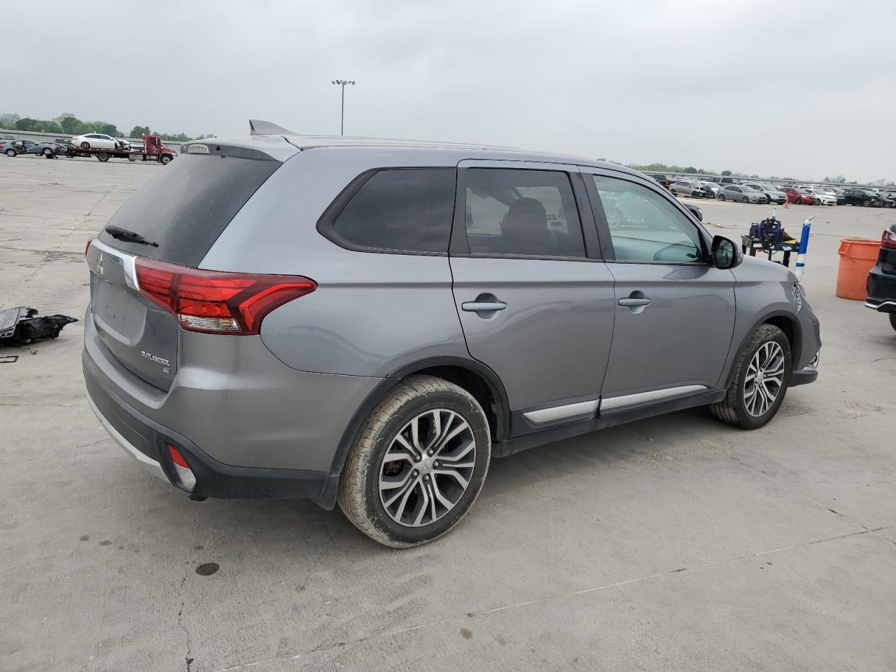 Photo 2 VIN: JA4AZ3A35HZ033422 - MITSUBISHI OUTLANDER 