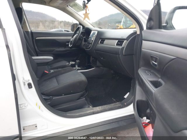 Photo 4 VIN: JA4AZ3A35JZ071481 - MITSUBISHI OUTLANDER 