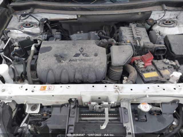 Photo 9 VIN: JA4AZ3A35JZ071481 - MITSUBISHI OUTLANDER 