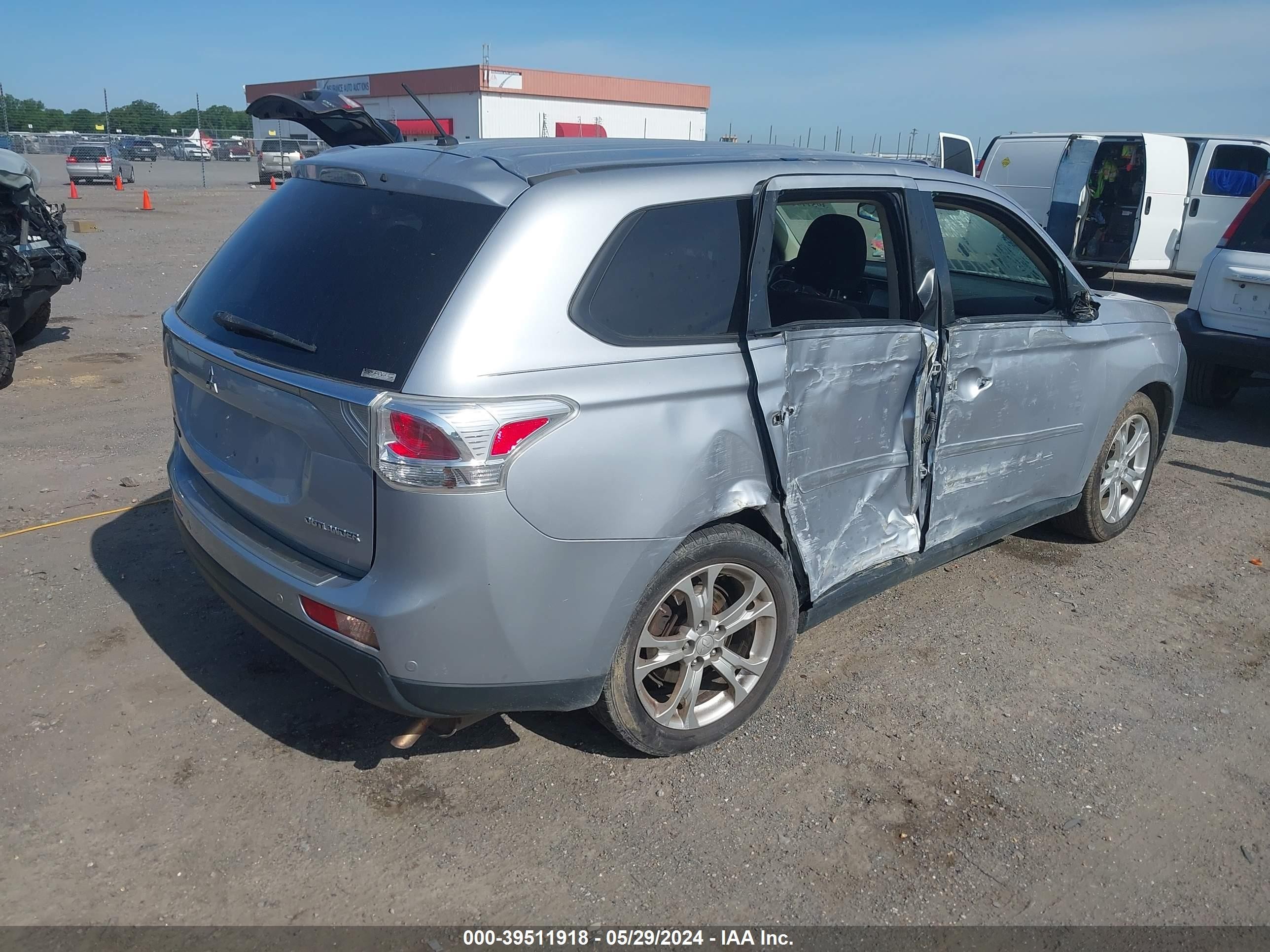 Photo 3 VIN: JA4AZ3A36EZ016690 - MITSUBISHI OUTLANDER 