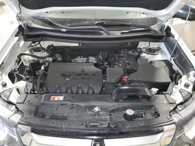 Photo 11 VIN: JA4AZ3A36JZ044550 - MITSUBISHI OUTLANDER 