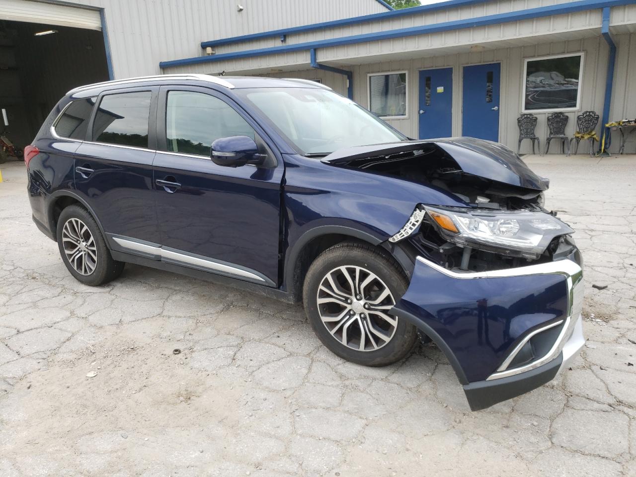 Photo 3 VIN: JA4AZ3A36JZ067164 - MITSUBISHI OUTLANDER 