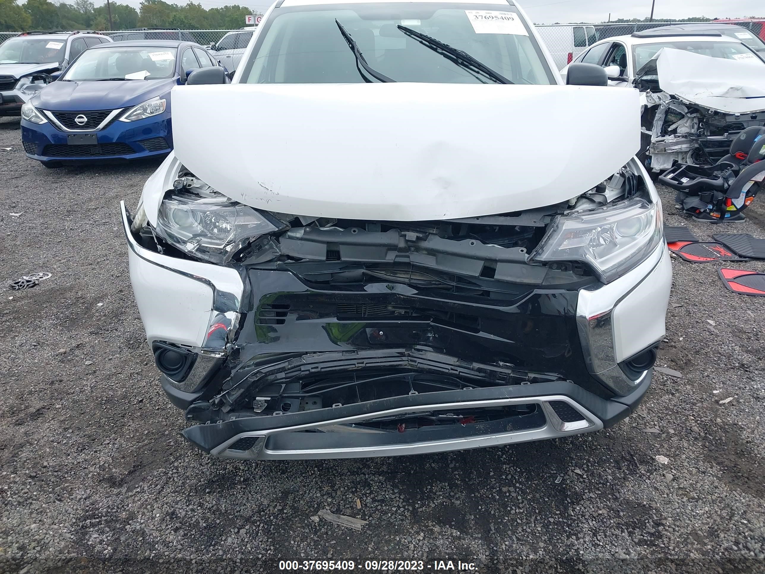 Photo 11 VIN: JA4AZ3A36KZ004891 - MITSUBISHI OUTLANDER 