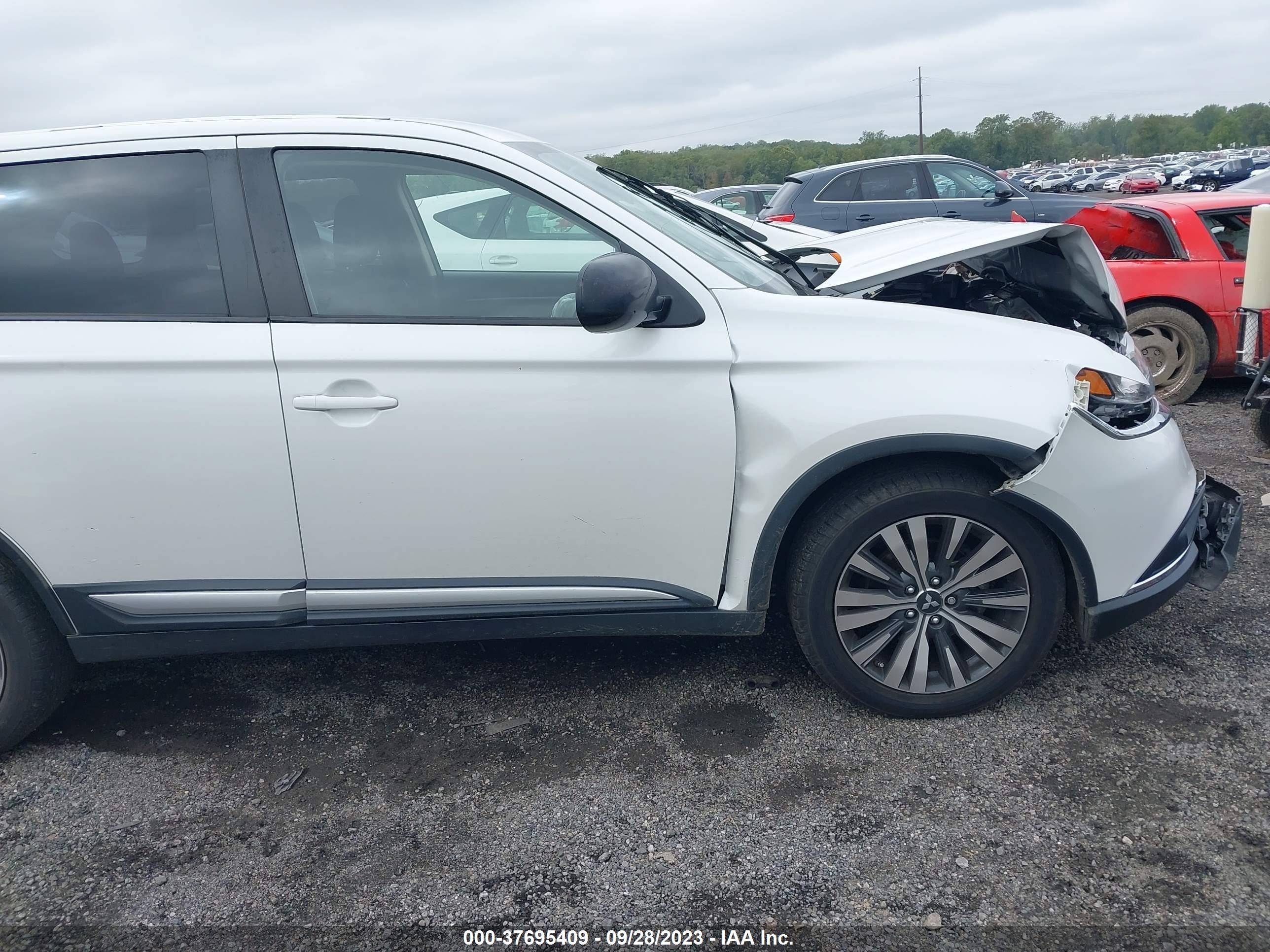 Photo 12 VIN: JA4AZ3A36KZ004891 - MITSUBISHI OUTLANDER 