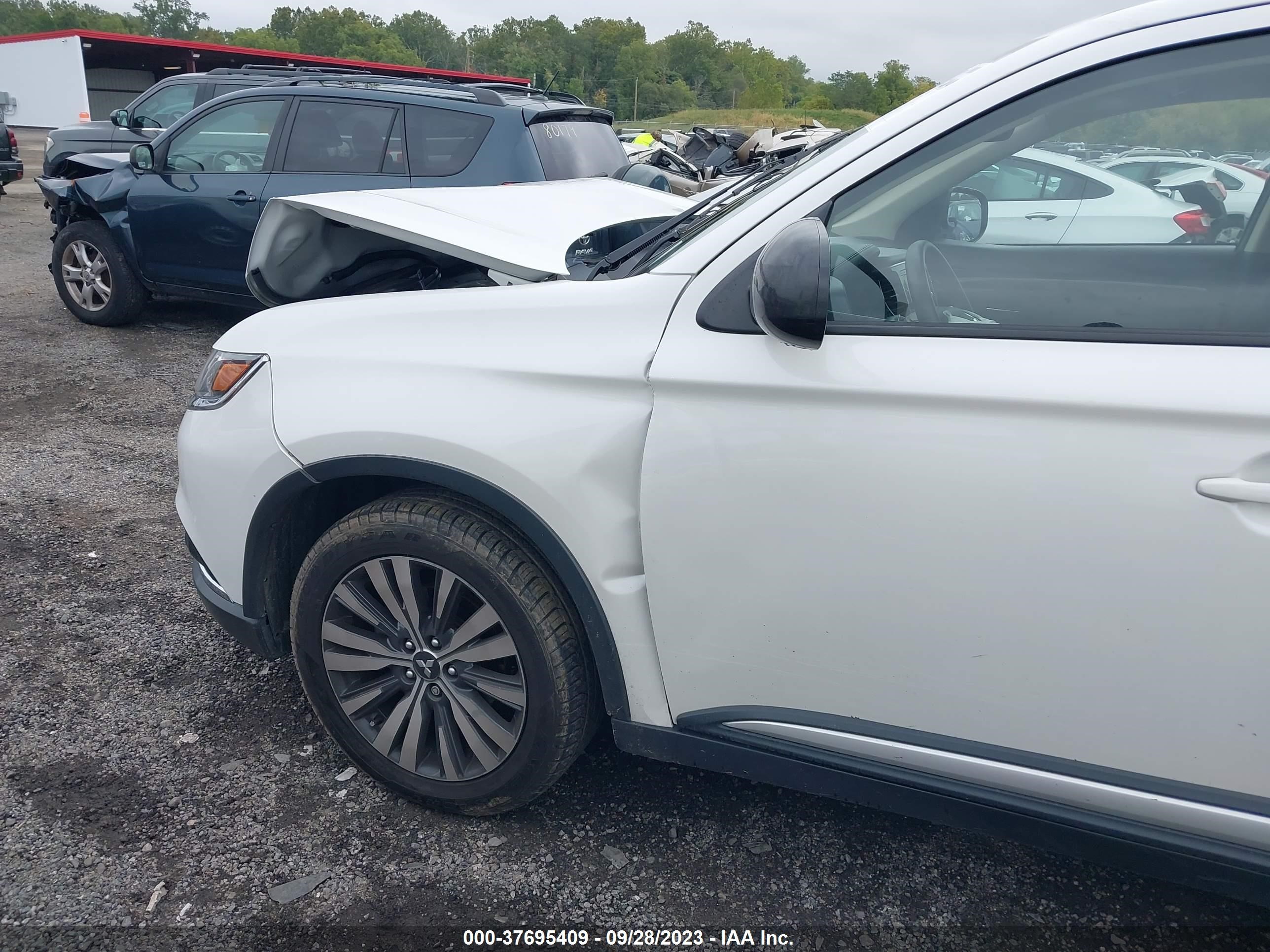 Photo 13 VIN: JA4AZ3A36KZ004891 - MITSUBISHI OUTLANDER 