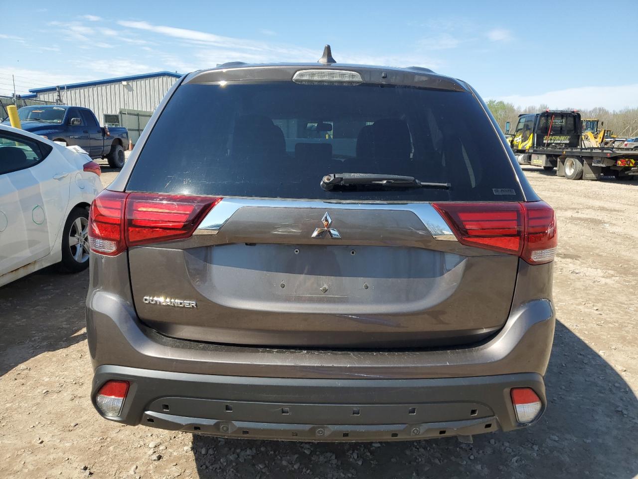 Photo 5 VIN: JA4AZ3A36LZ040095 - MITSUBISHI OUTLANDER 