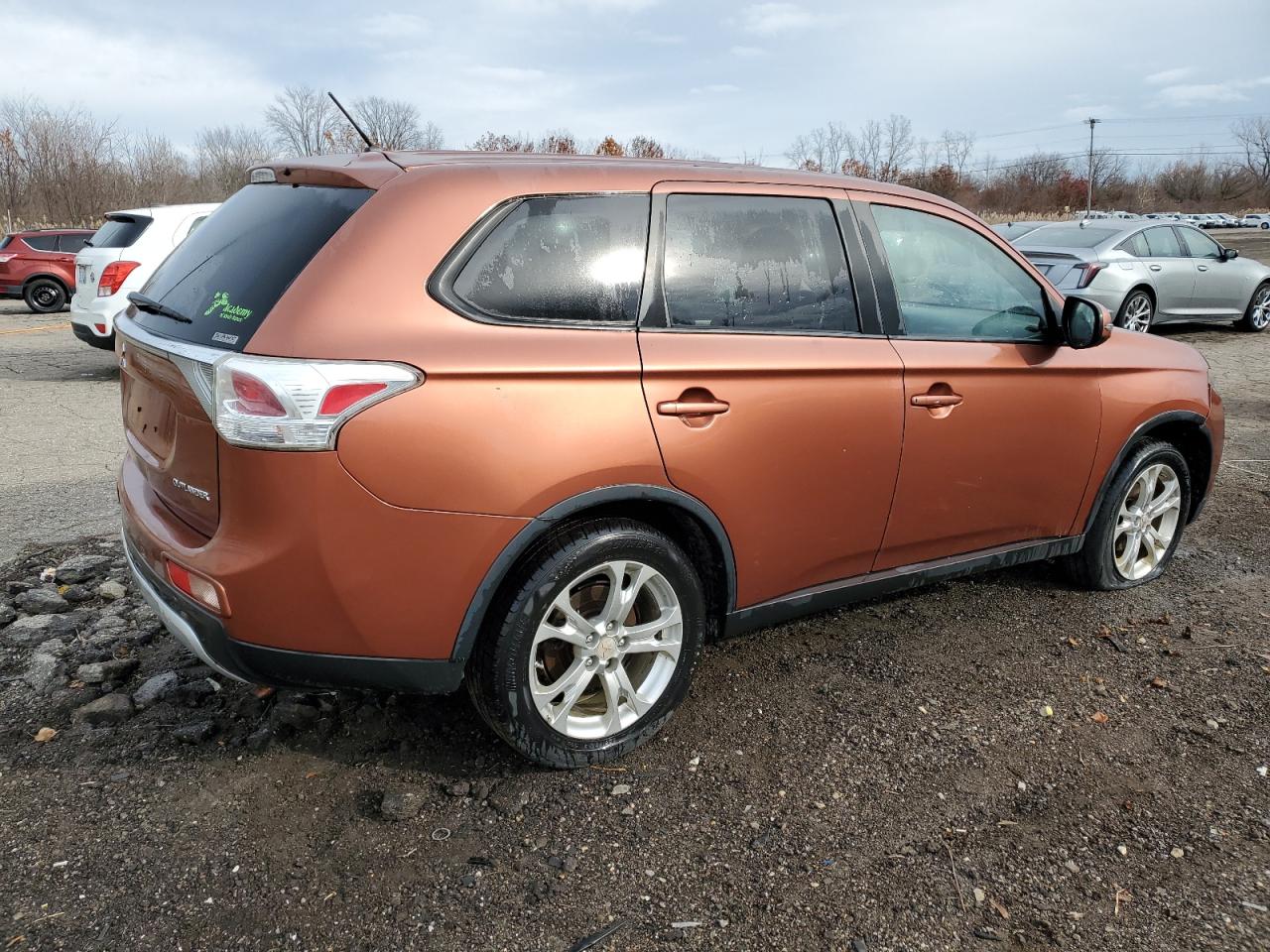 Photo 2 VIN: JA4AZ3A37FZ000936 - MITSUBISHI OUTLANDER 