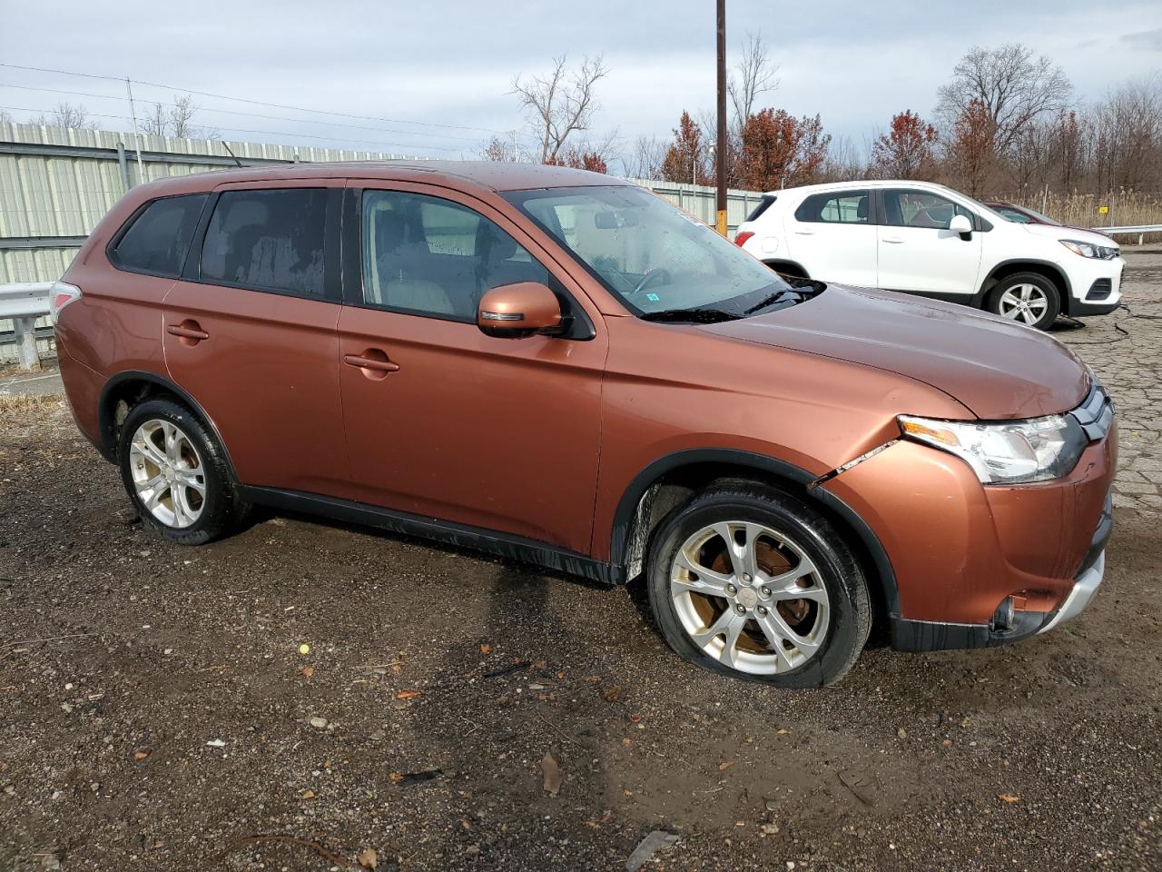 Photo 3 VIN: JA4AZ3A37FZ000936 - MITSUBISHI OUTLANDER 