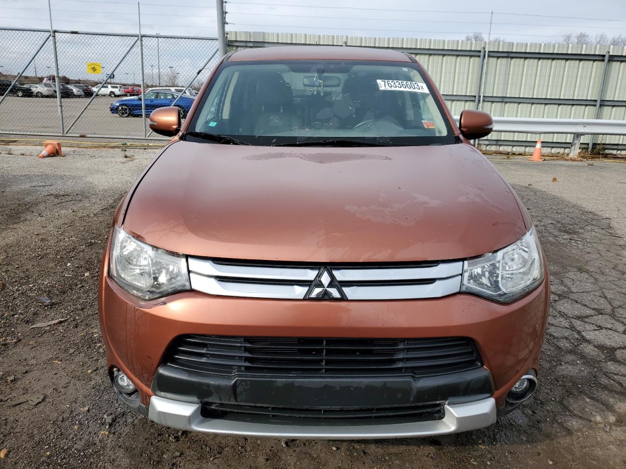 Photo 4 VIN: JA4AZ3A37FZ000936 - MITSUBISHI OUTLANDER 