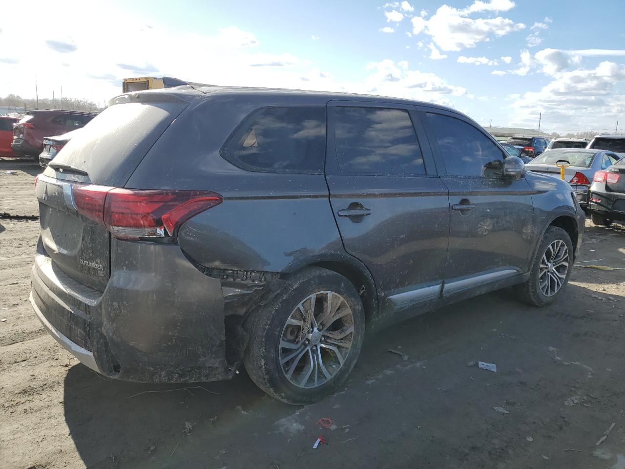 Photo 2 VIN: JA4AZ3A37JZ003232 - MITSUBISHI OUTLANDER 