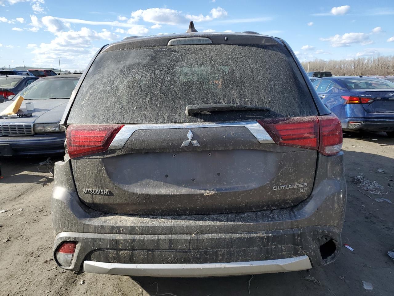 Photo 5 VIN: JA4AZ3A37JZ003232 - MITSUBISHI OUTLANDER 