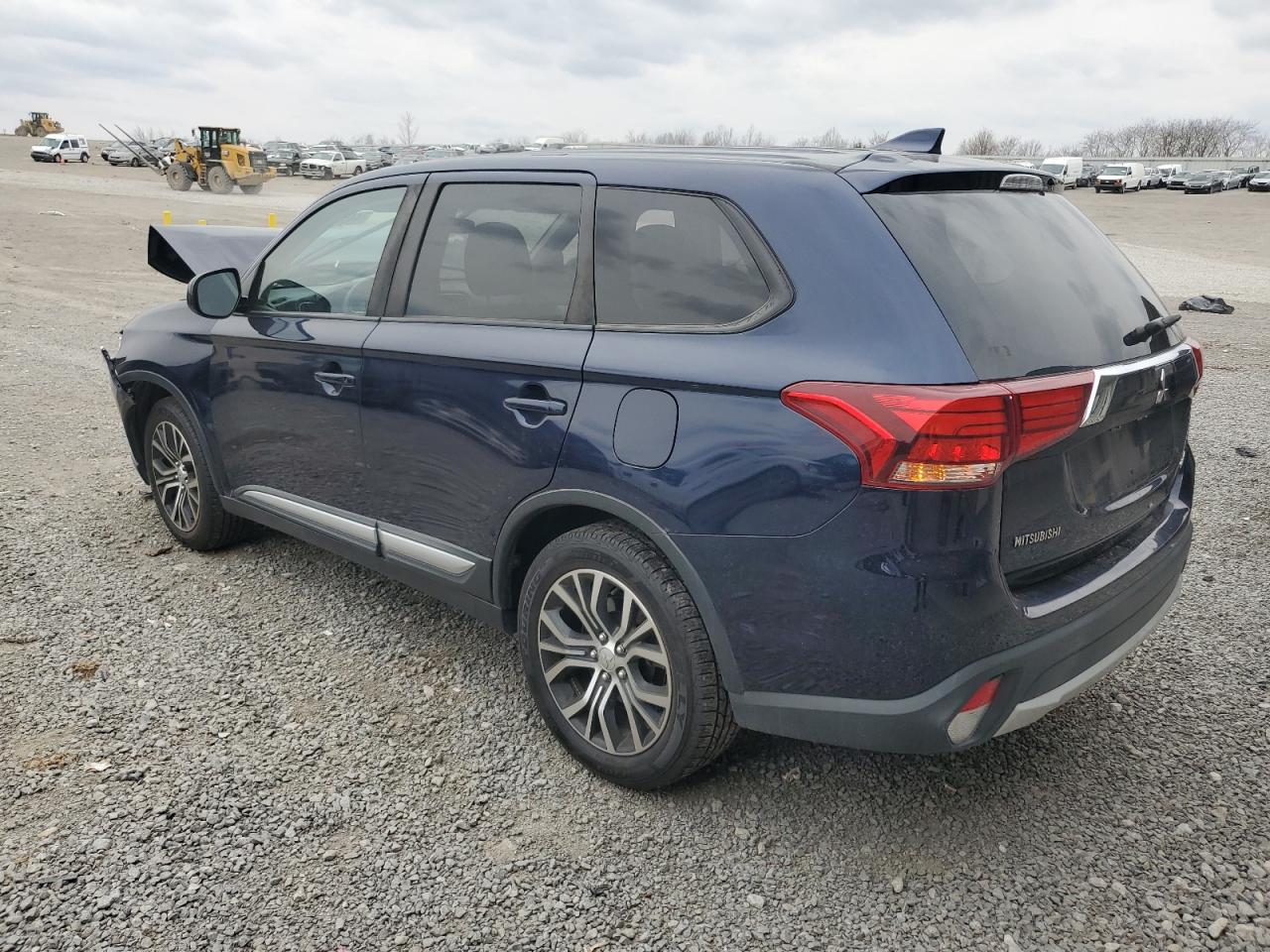 Photo 1 VIN: JA4AZ3A37JZ057159 - MITSUBISHI OUTLANDER 