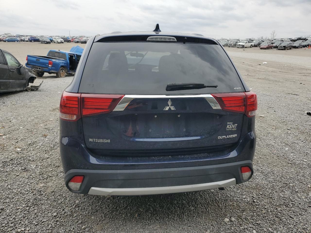 Photo 5 VIN: JA4AZ3A37JZ057159 - MITSUBISHI OUTLANDER 