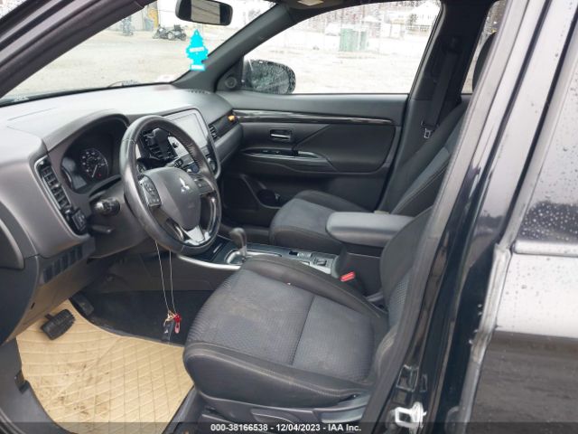 Photo 4 VIN: JA4AZ3A37JZ069117 - MITSUBISHI OUTLANDER 