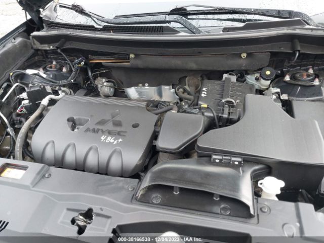 Photo 9 VIN: JA4AZ3A37JZ069117 - MITSUBISHI OUTLANDER 