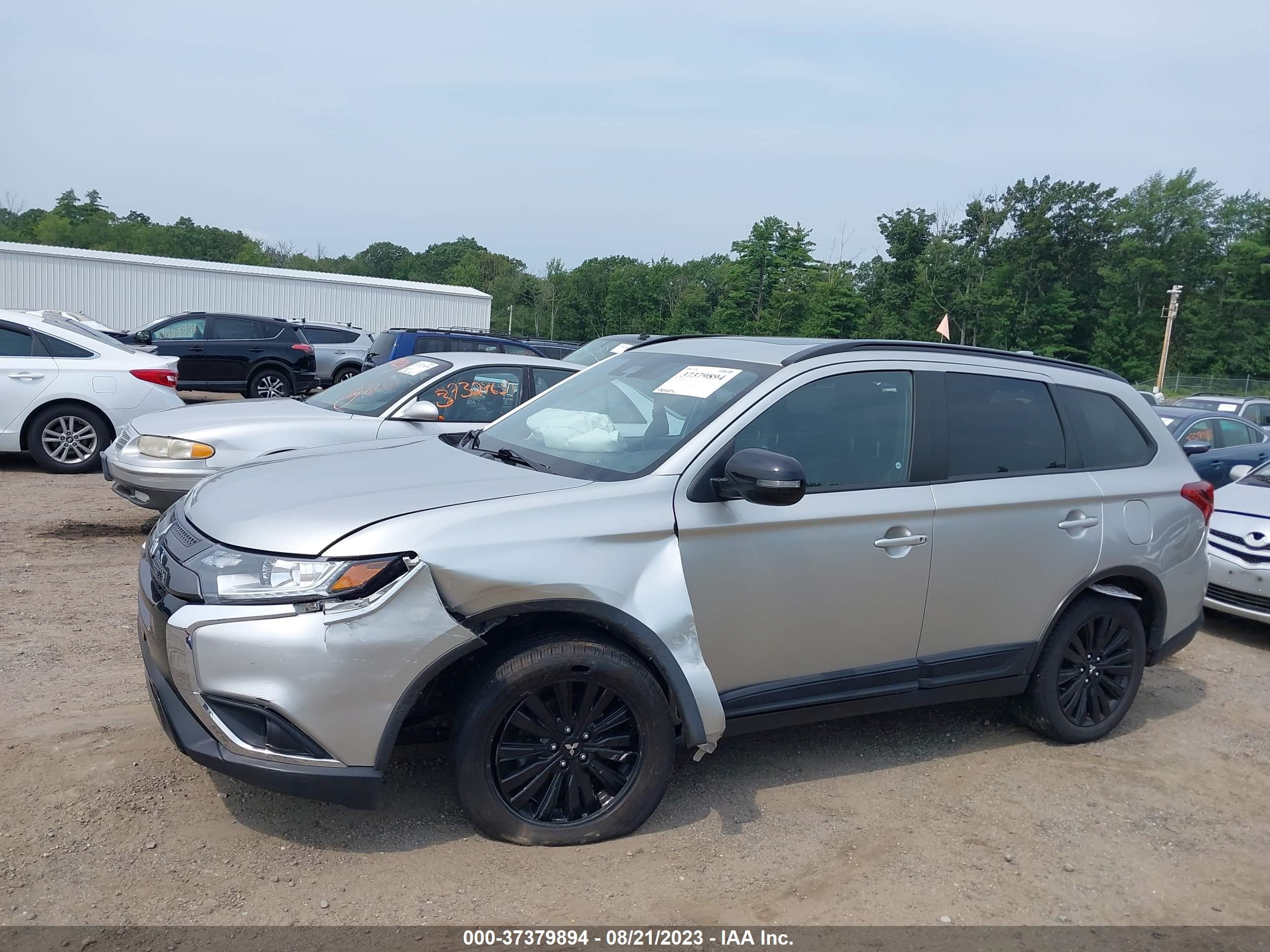 Photo 11 VIN: JA4AZ3A37LZ032085 - MITSUBISHI OUTLANDER 