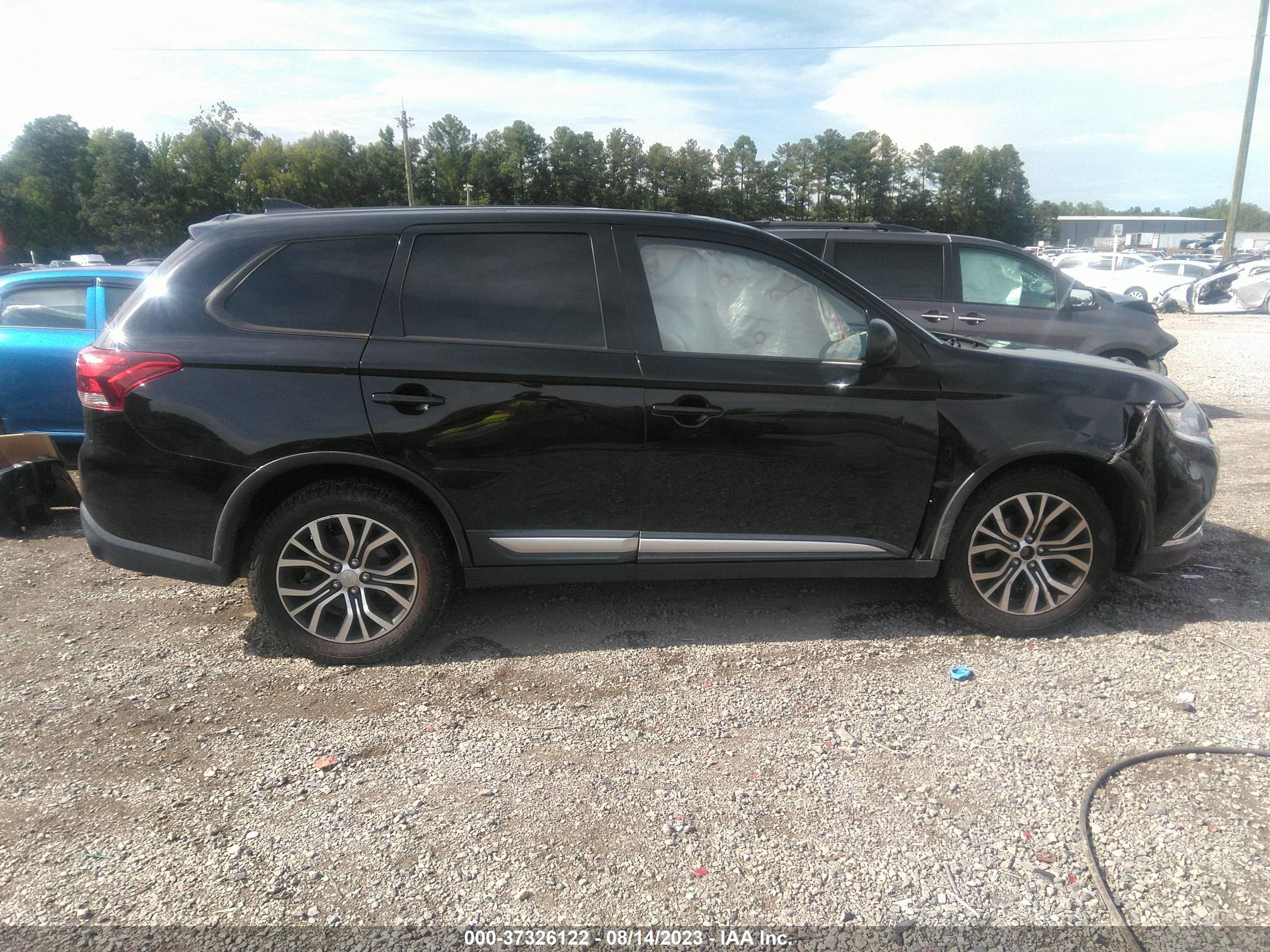 Photo 12 VIN: JA4AZ3A38JJ003335 - MITSUBISHI OUTLANDER 