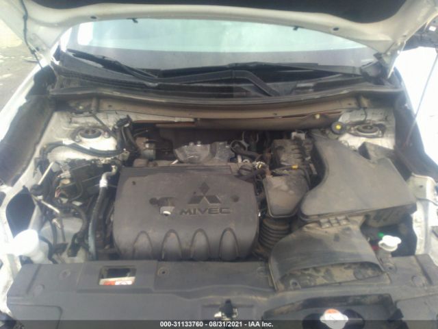 Photo 9 VIN: JA4AZ3A38JZ038376 - MITSUBISHI OUTLANDER 