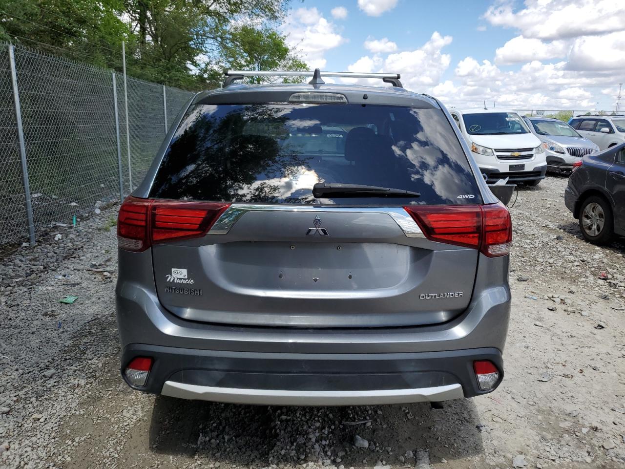 Photo 5 VIN: JA4AZ3A38JZ057185 - MITSUBISHI OUTLANDER 