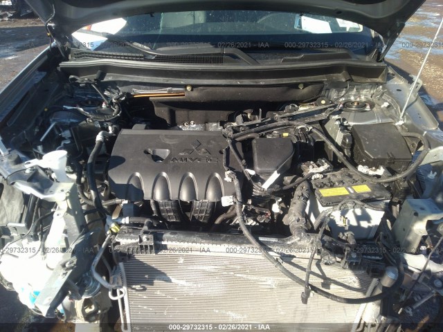 Photo 9 VIN: JA4AZ3A38JZ067649 - MITSUBISHI OUTLANDER 