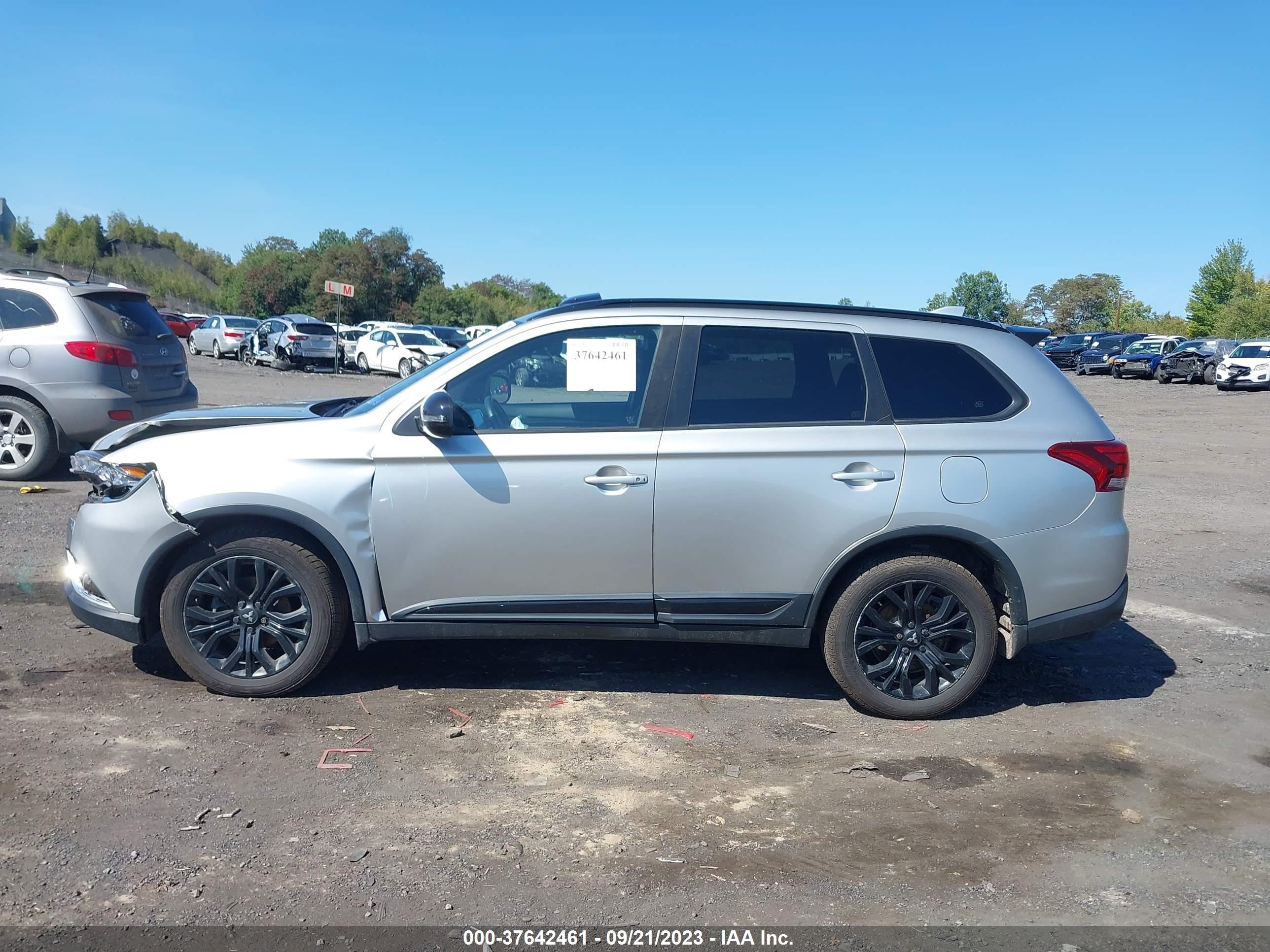 Photo 13 VIN: JA4AZ3A38JZ067909 - MITSUBISHI OUTLANDER 