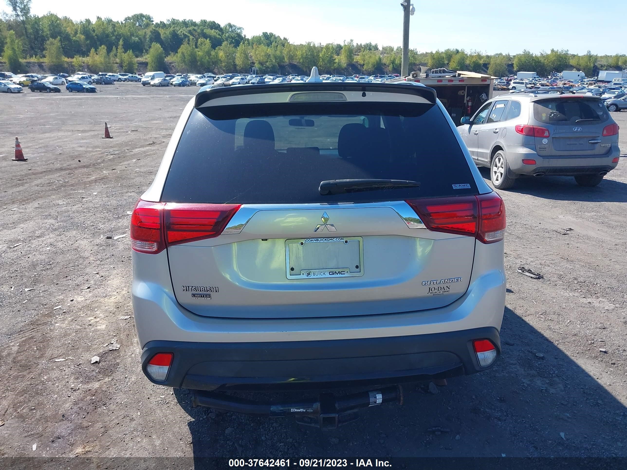 Photo 15 VIN: JA4AZ3A38JZ067909 - MITSUBISHI OUTLANDER 