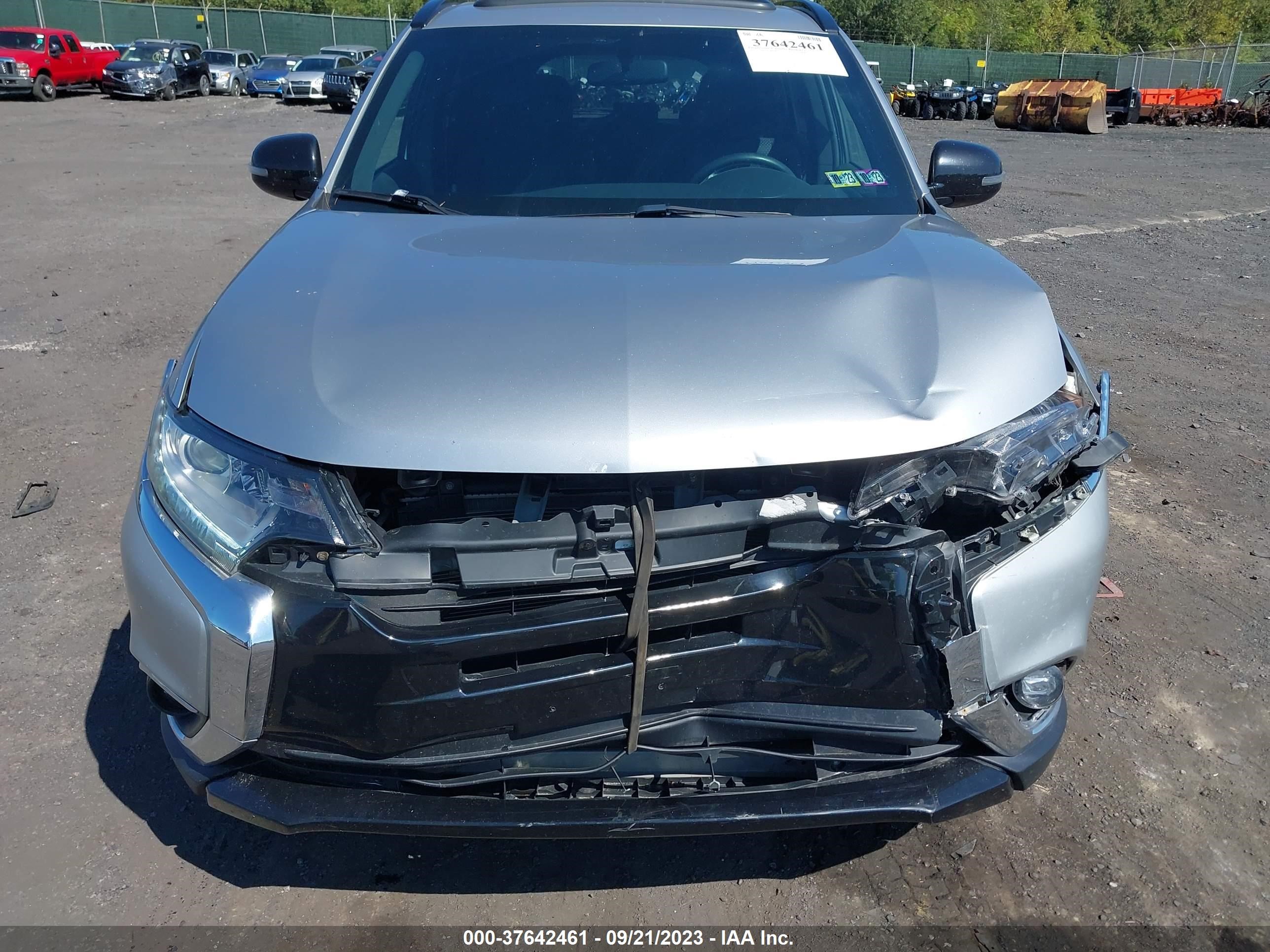 Photo 5 VIN: JA4AZ3A38JZ067909 - MITSUBISHI OUTLANDER 