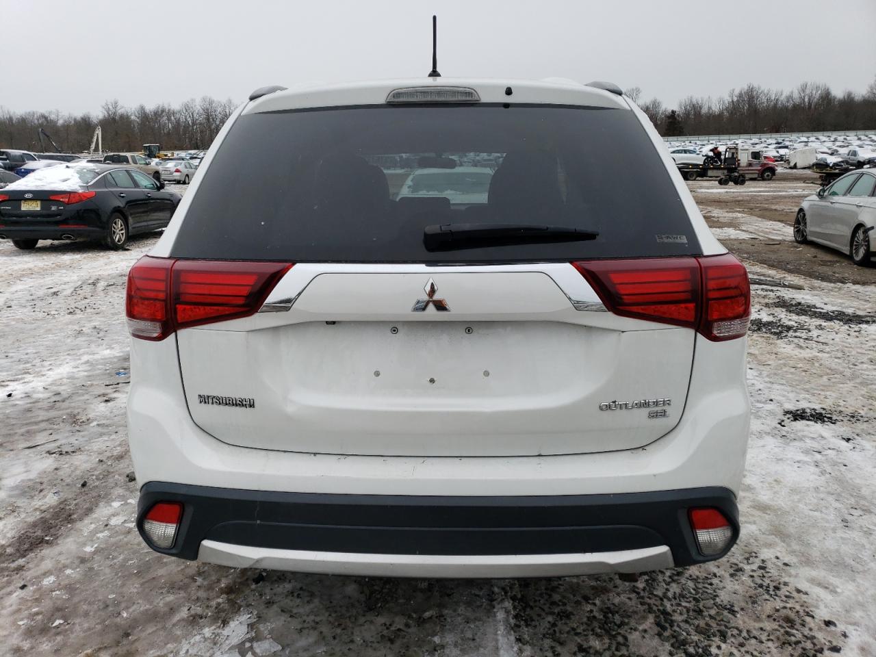 Photo 5 VIN: JA4AZ3A39GZ012717 - MITSUBISHI OUTLANDER 