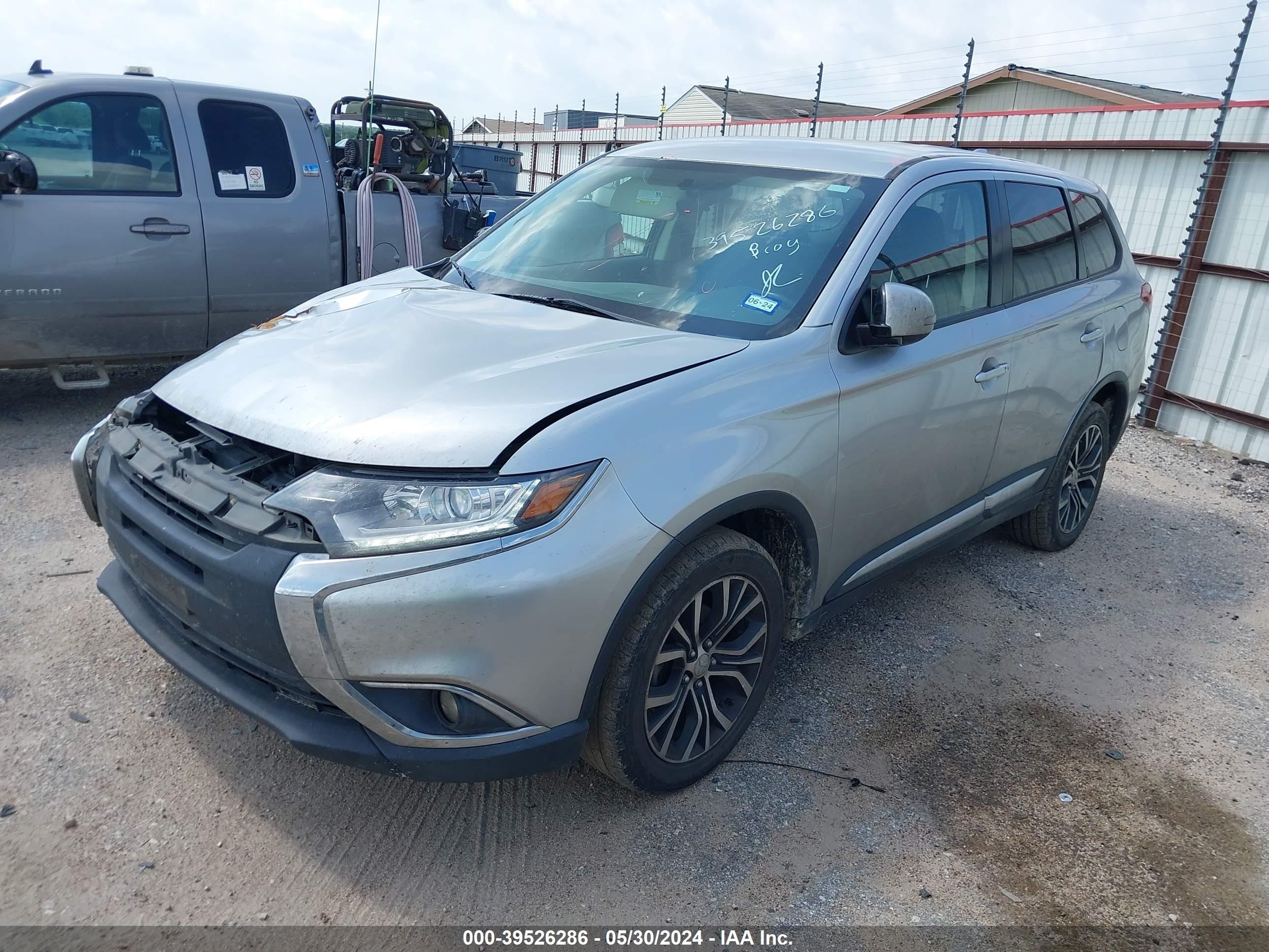 Photo 1 VIN: JA4AZ3A39JJ003411 - MITSUBISHI OUTLANDER 