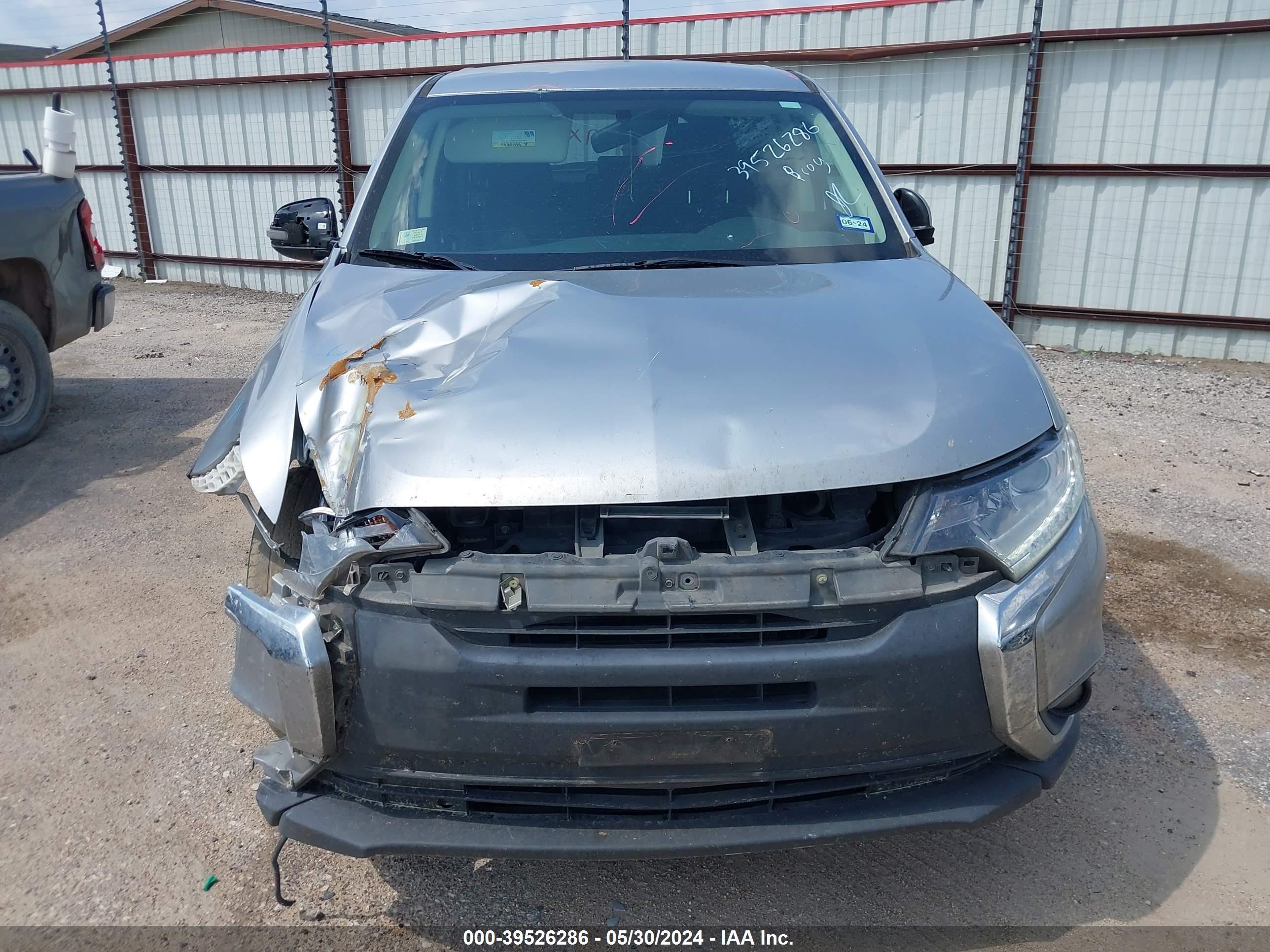 Photo 12 VIN: JA4AZ3A39JJ003411 - MITSUBISHI OUTLANDER 