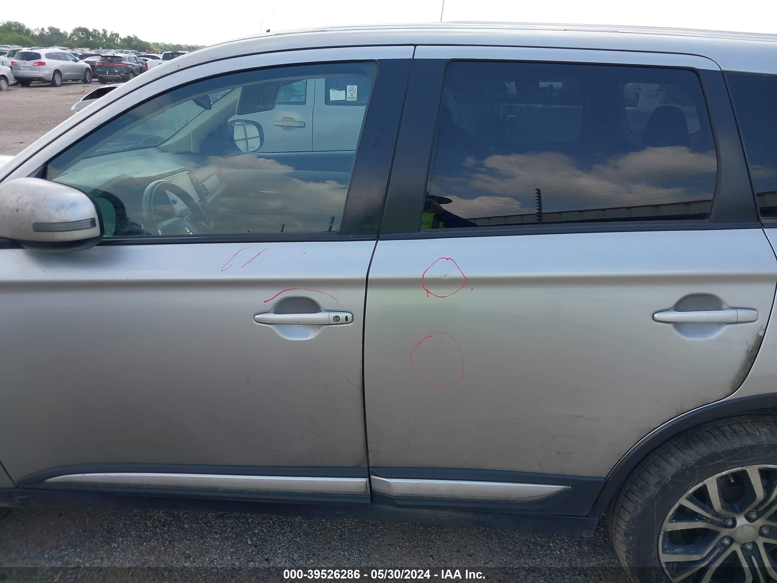 Photo 14 VIN: JA4AZ3A39JJ003411 - MITSUBISHI OUTLANDER 