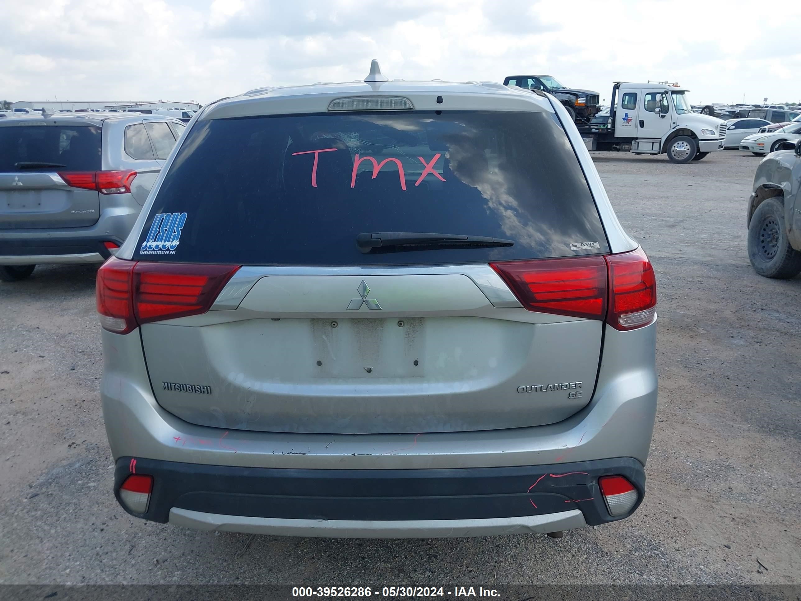 Photo 16 VIN: JA4AZ3A39JJ003411 - MITSUBISHI OUTLANDER 