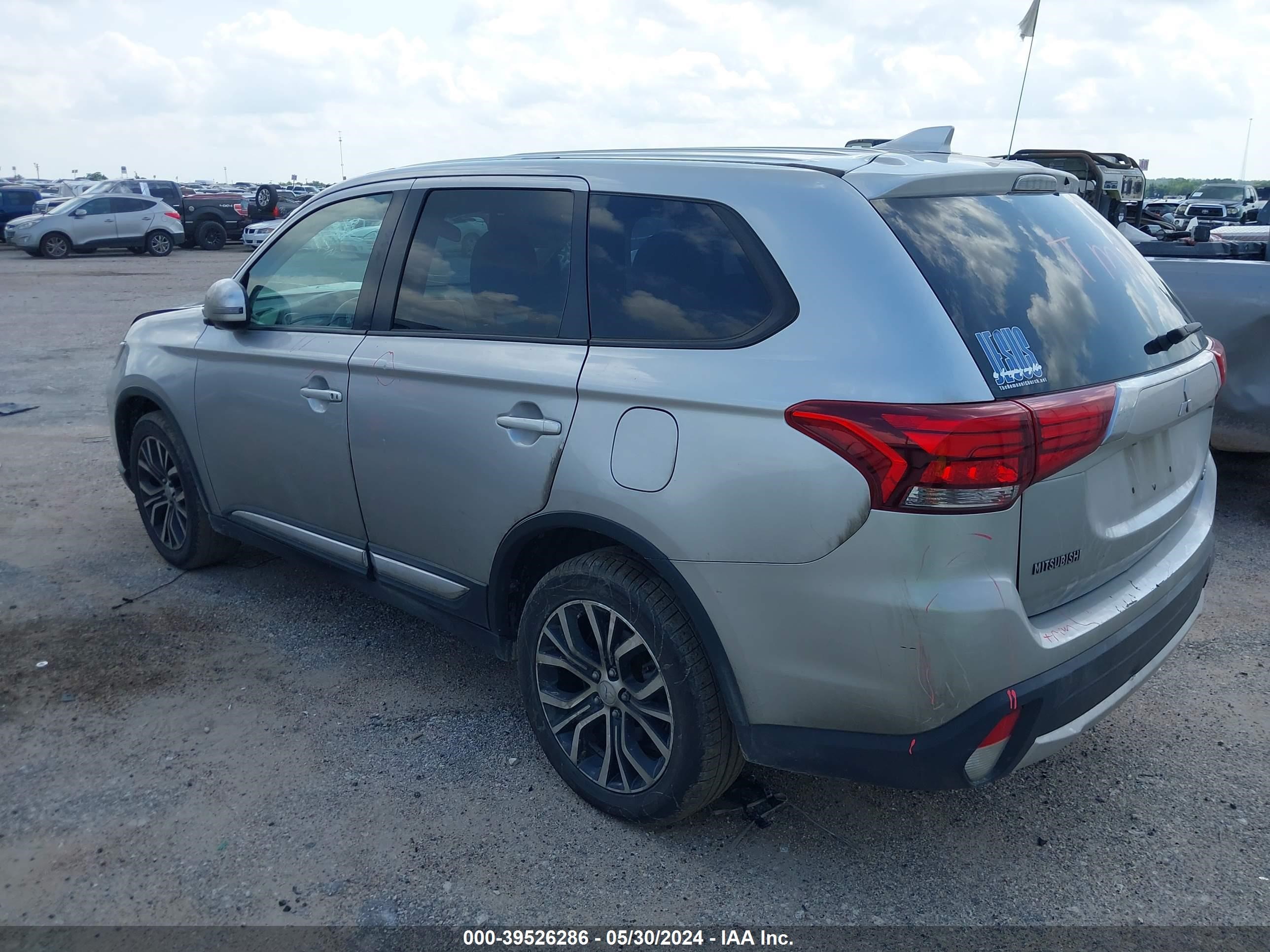 Photo 2 VIN: JA4AZ3A39JJ003411 - MITSUBISHI OUTLANDER 