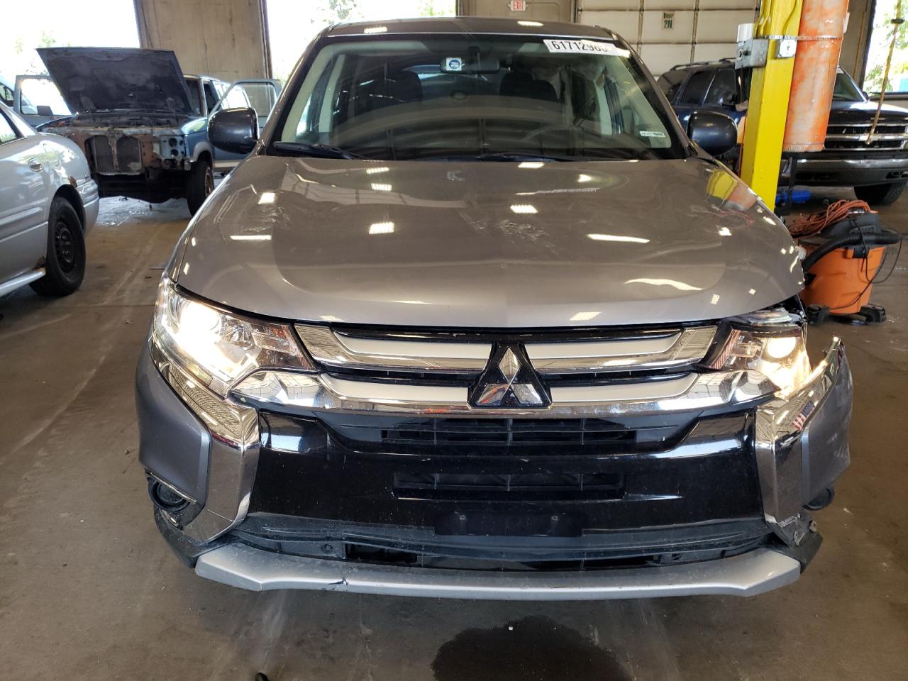 Photo 4 VIN: JA4AZ3A39JZ058734 - MITSUBISHI OUTLANDER 