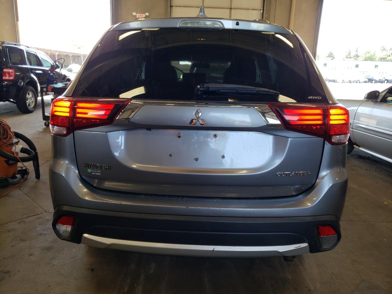 Photo 5 VIN: JA4AZ3A39JZ058734 - MITSUBISHI OUTLANDER 